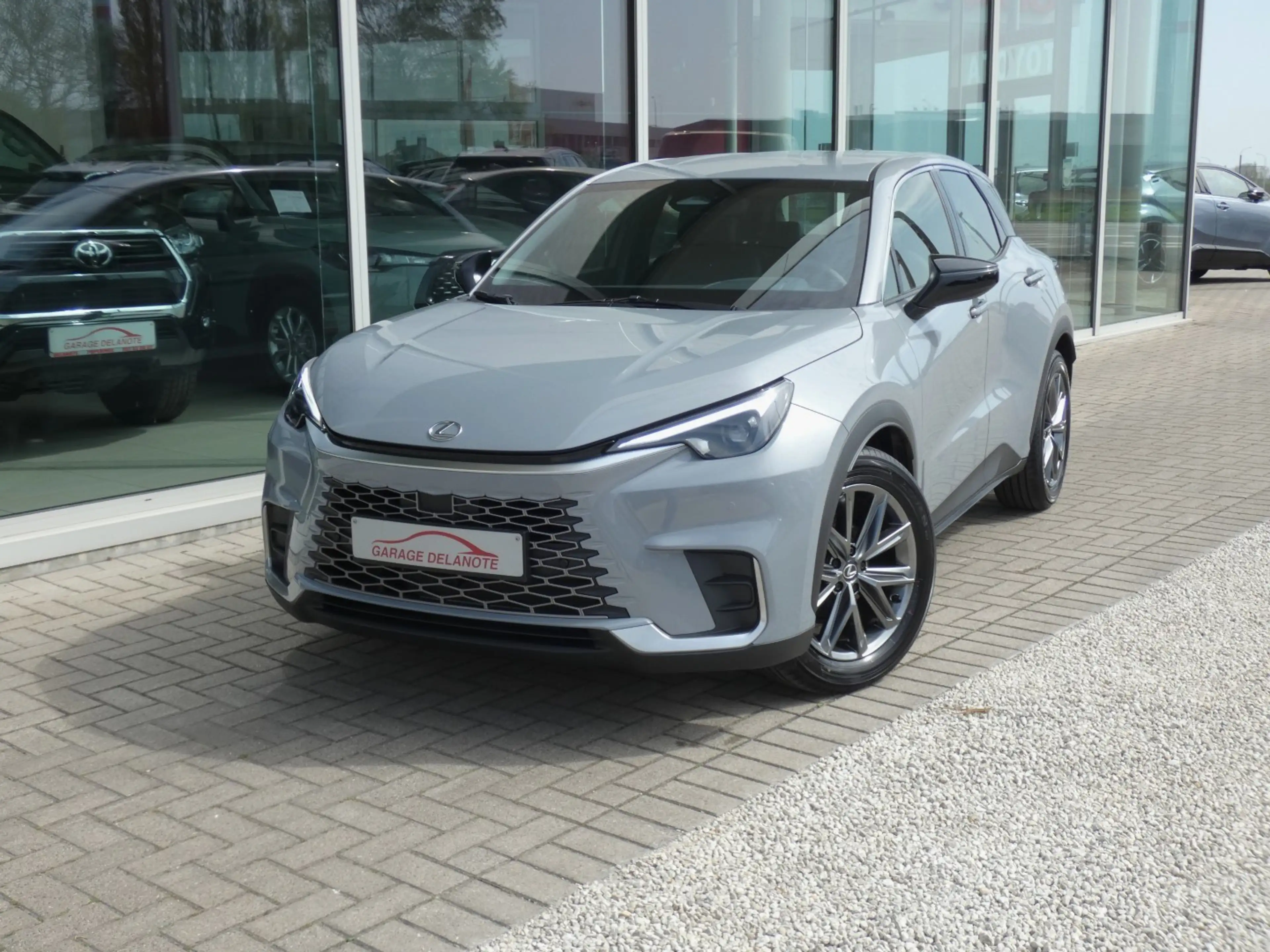 Lexus LBX Hybrid Elegant +ZWART LEDER +Stuur&Zetelverwarming +GPS +Dodehoek +Parkeersensoren — photo 2