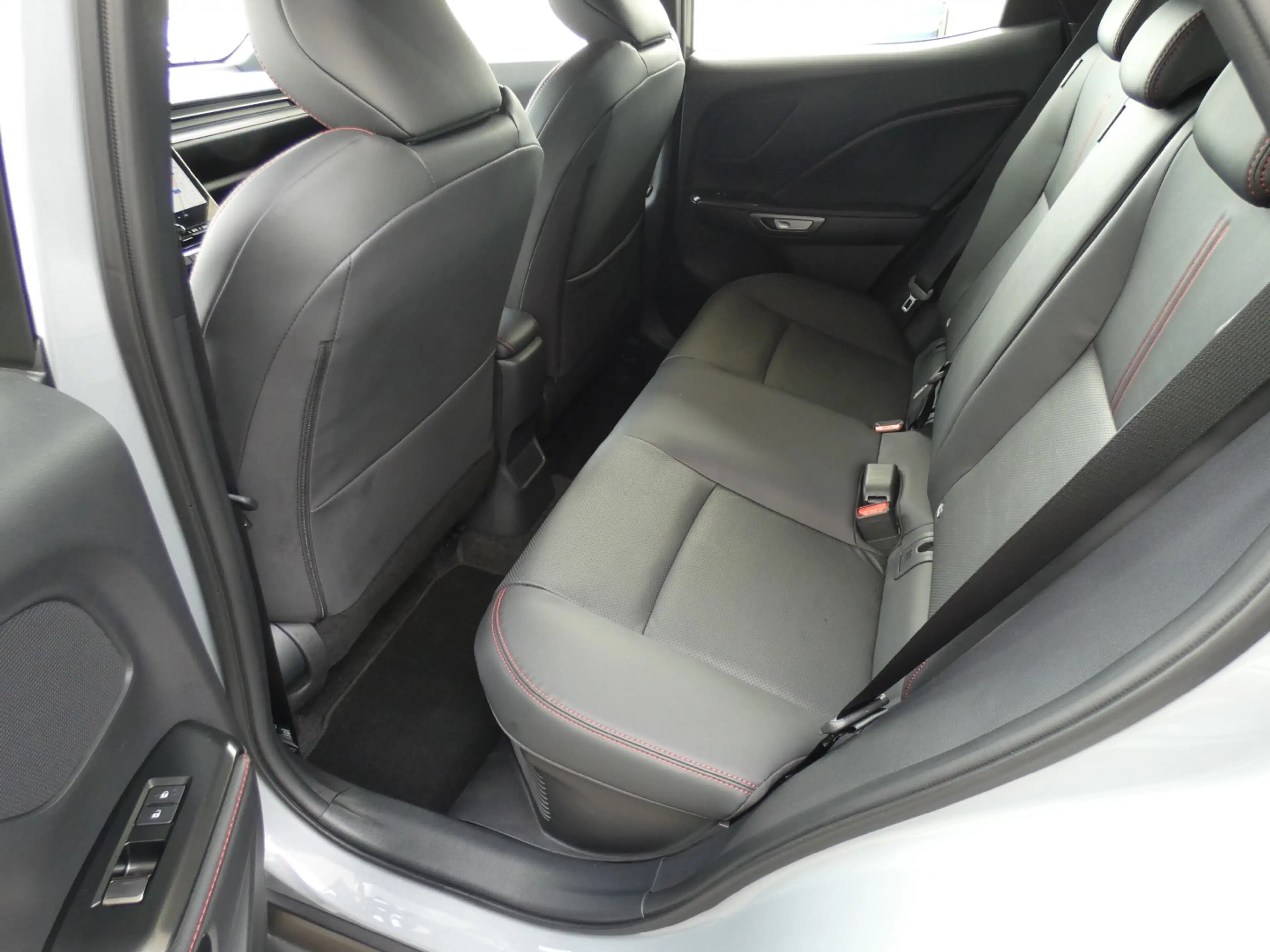 Lexus LBX Hybrid Elegant +ZWART LEDER +Stuur&Zetelverwarming +GPS +Dodehoek +Parkeersensoren — photo 8