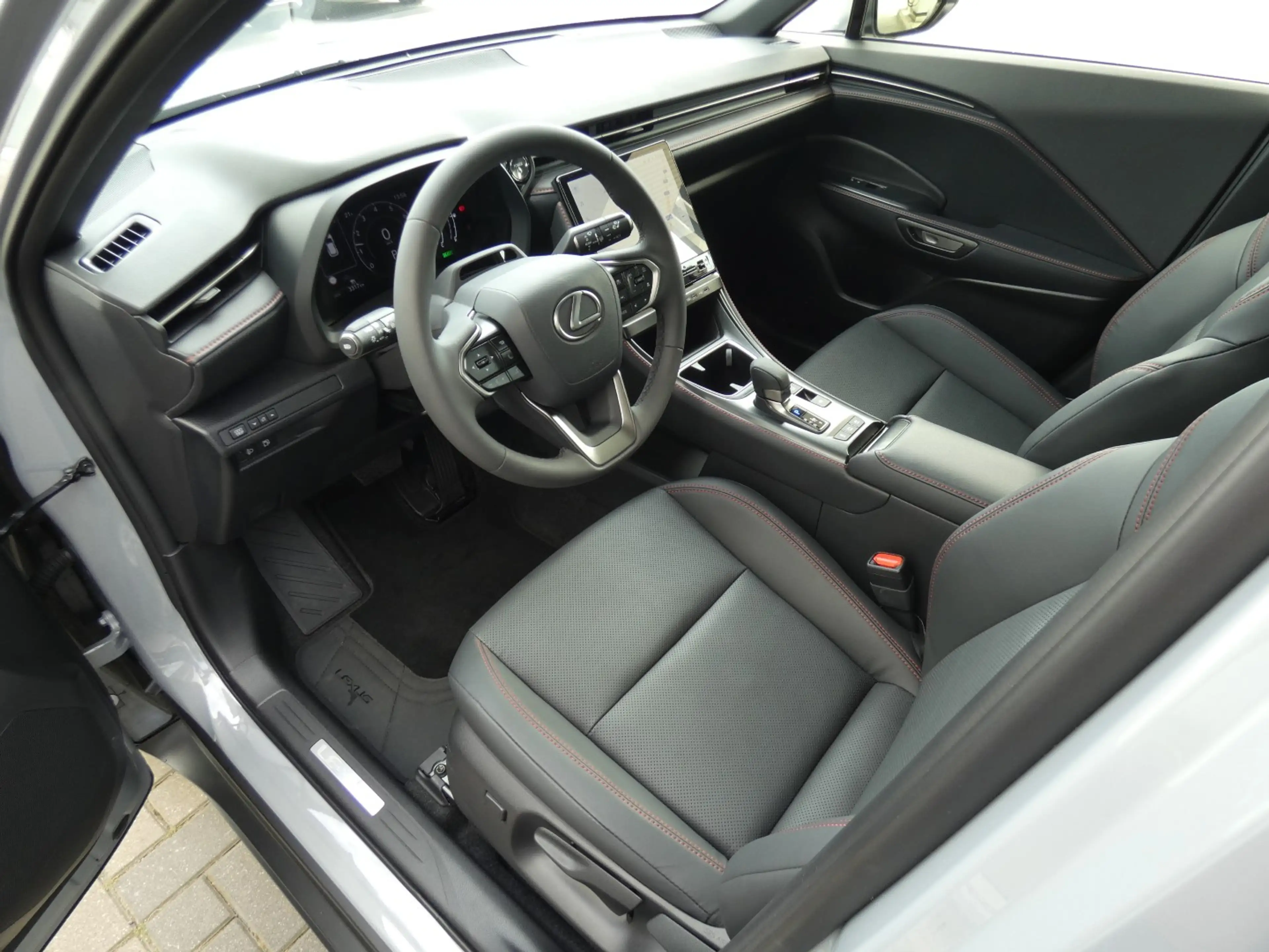 Lexus LBX Hybrid Elegant +ZWART LEDER +Stuur&Zetelverwarming +GPS +Dodehoek +Parkeersensoren — photo 6