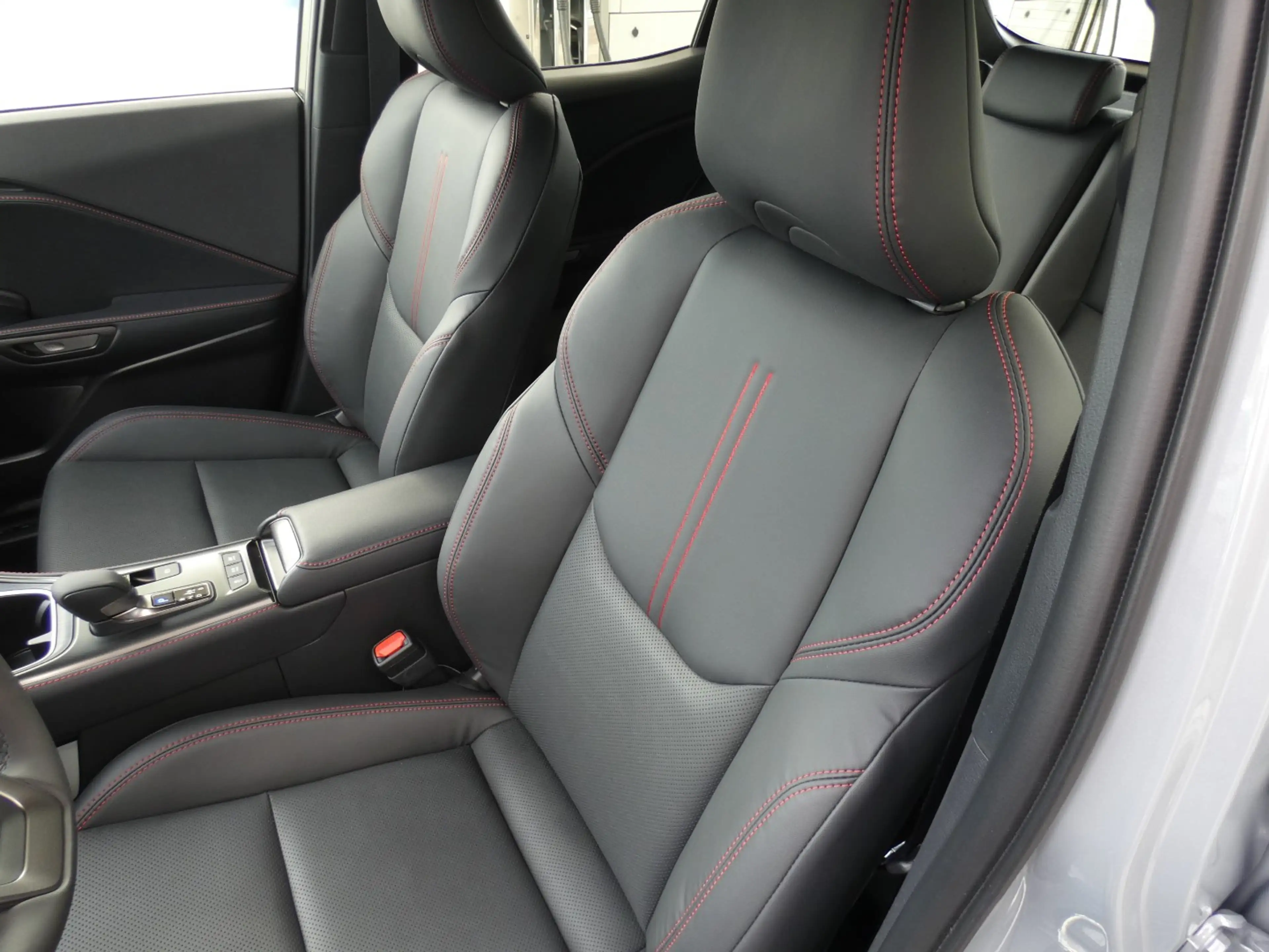 Lexus LBX Hybrid Elegant +ZWART LEDER +Stuur&Zetelverwarming +GPS +Dodehoek +Parkeersensoren — photo 7