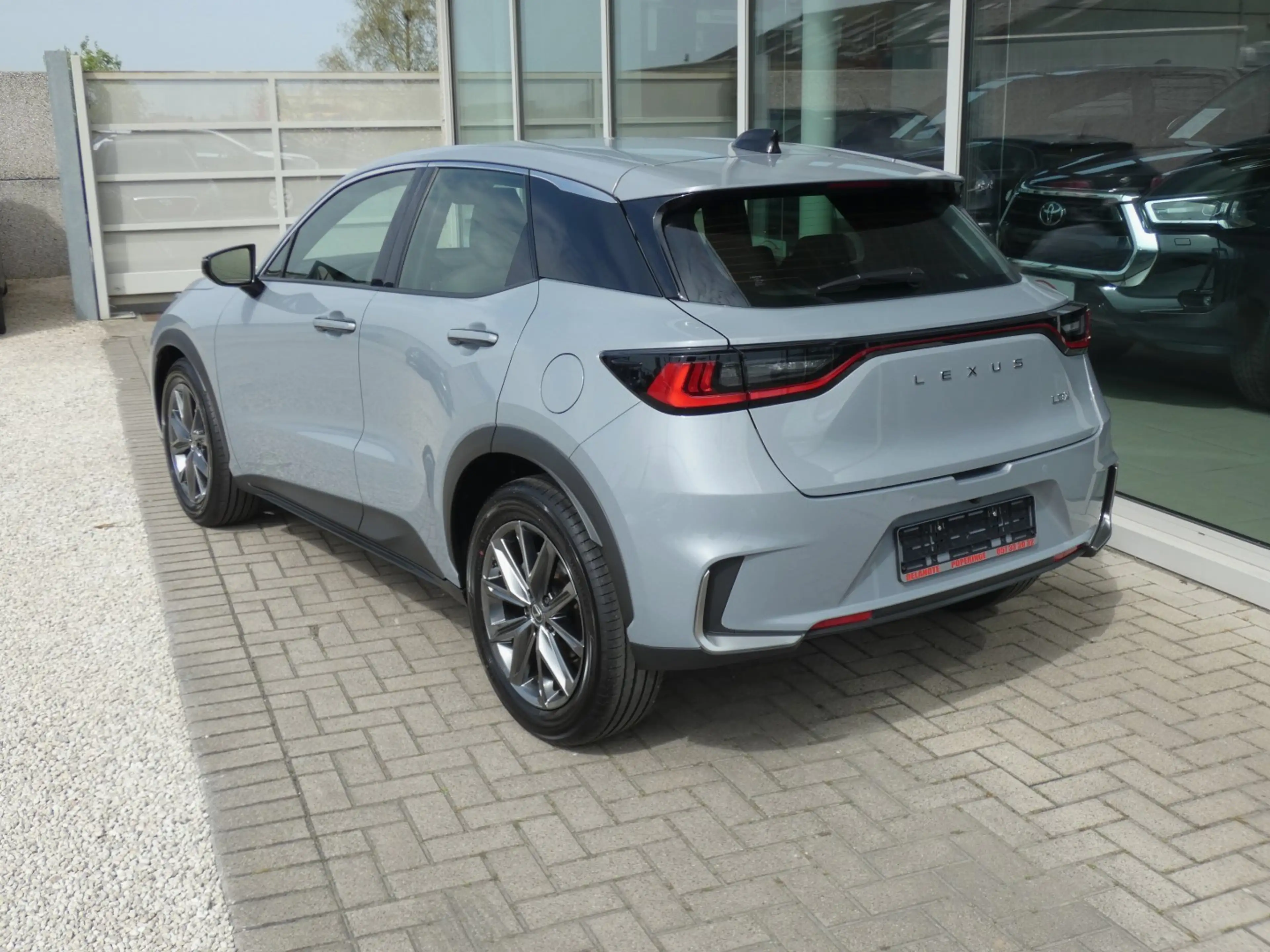 Lexus LBX Hybrid Elegant +ZWART LEDER +Stuur&Zetelverwarming +GPS +Dodehoek +Parkeersensoren — photo 5