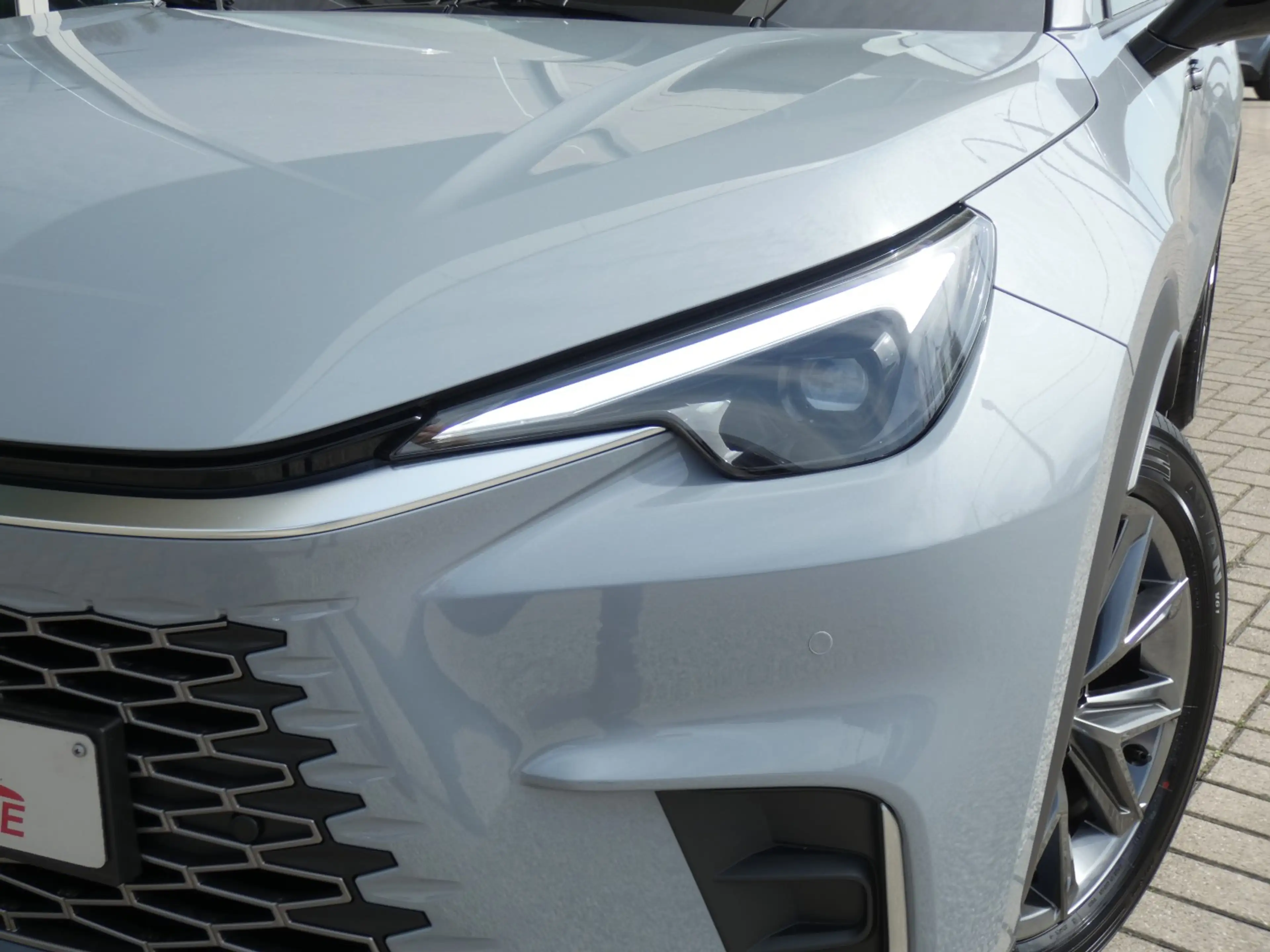Lexus LBX Hybrid Elegant +ZWART LEDER +Stuur&Zetelverwarming +GPS +Dodehoek +Parkeersensoren — photo 3