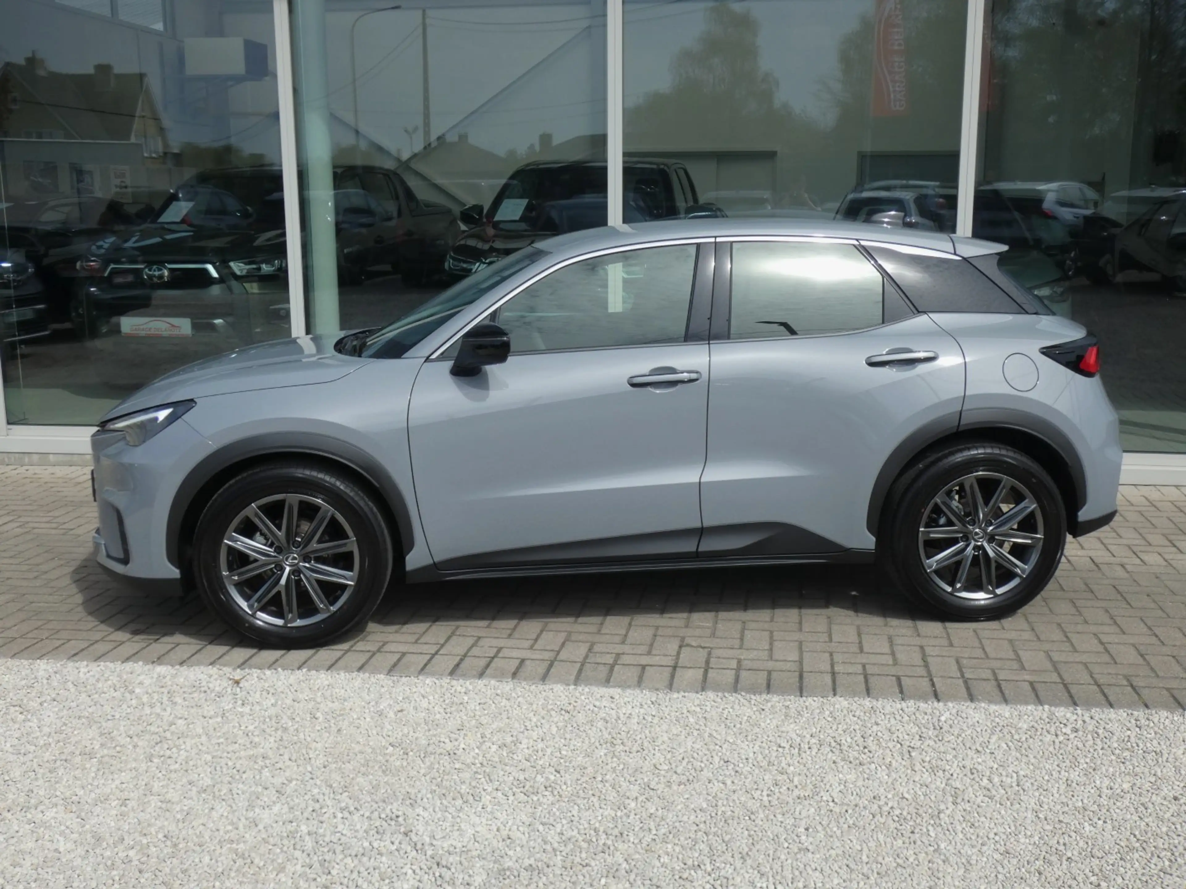 Lexus LBX Hybrid Elegant +ZWART LEDER +Stuur&Zetelverwarming +GPS +Dodehoek +Parkeersensoren — photo 4