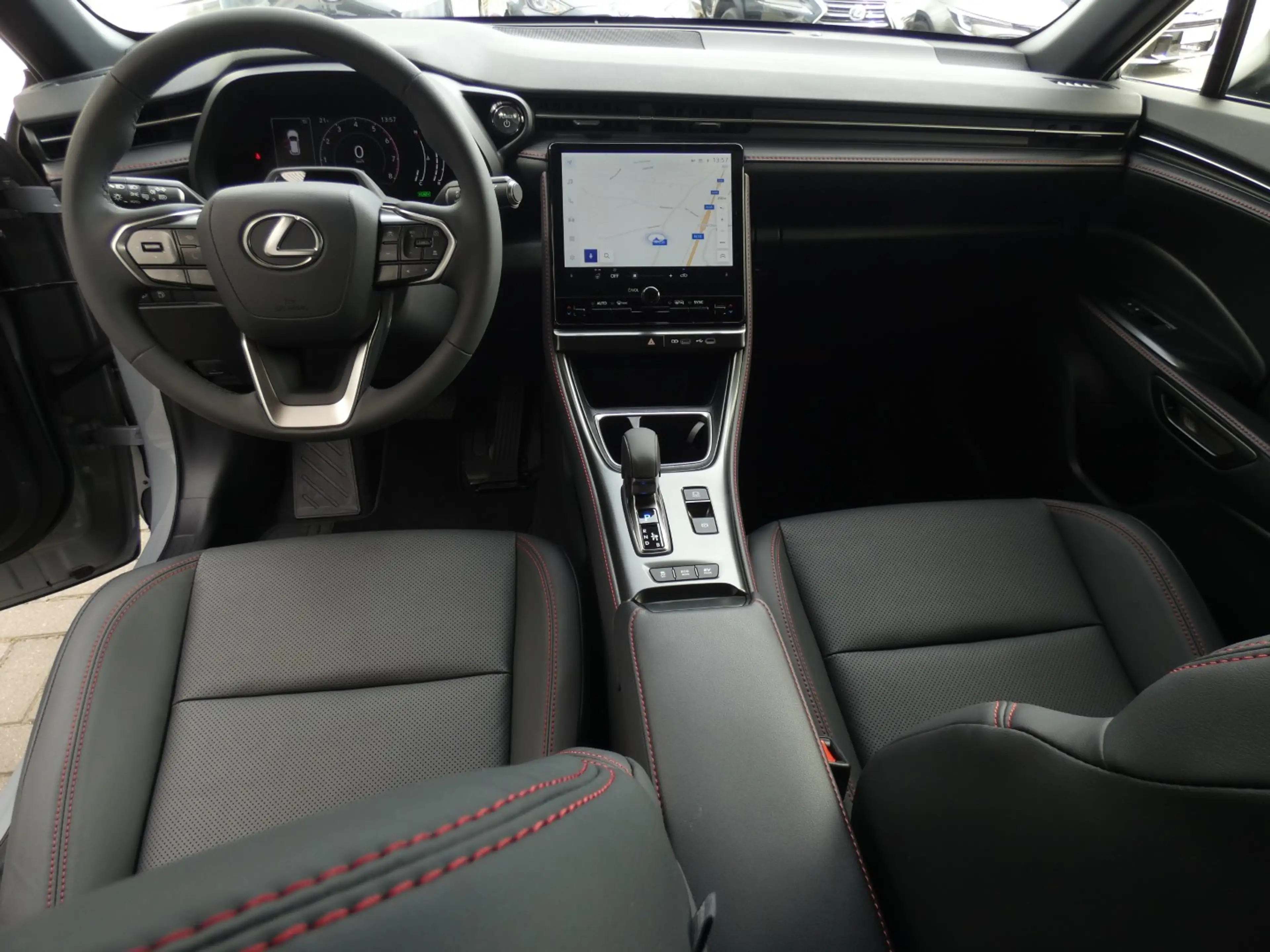 Lexus LBX Hybrid Elegant +ZWART LEDER +Stuur&Zetelverwarming +GPS +Dodehoek +Parkeersensoren — photo 10