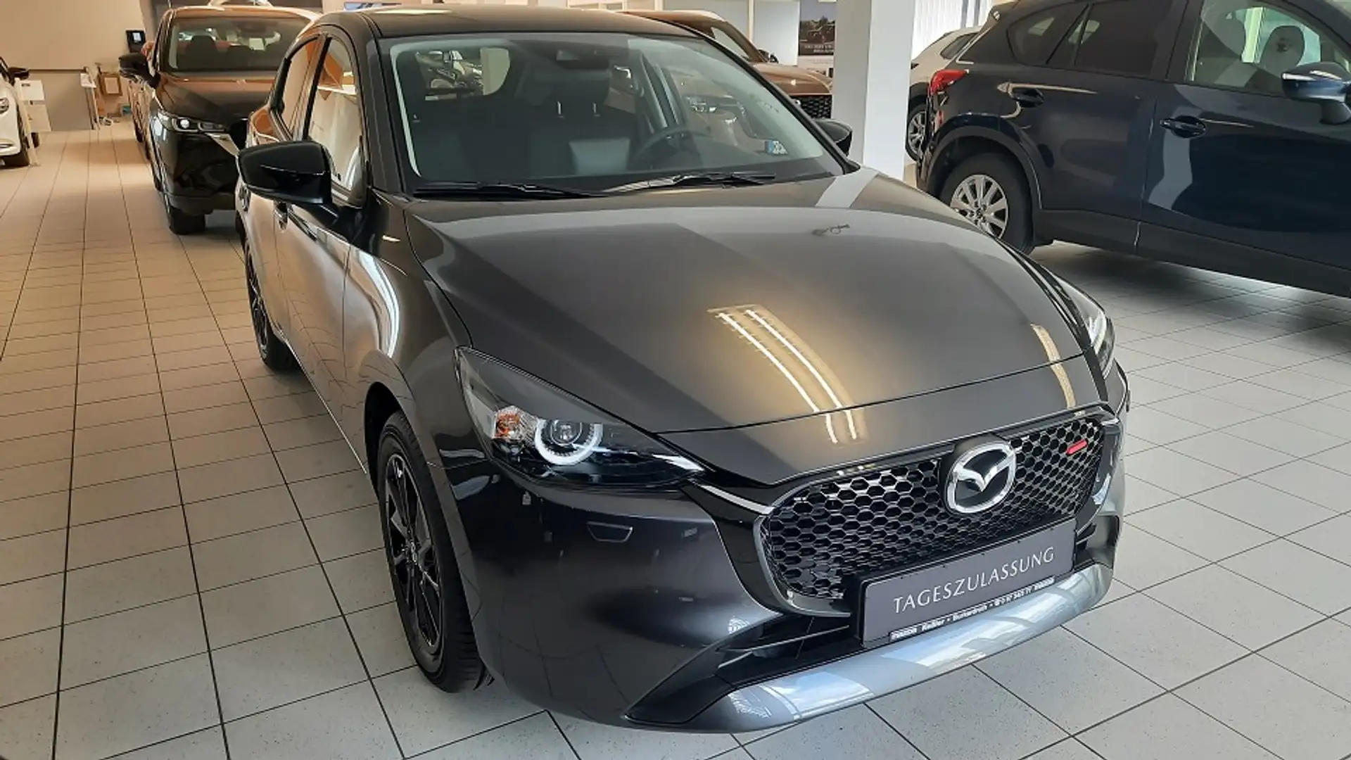 Mazda 2 1.5L SKYACTIV-G 90PS Homura *Automatik* Šedá - 2