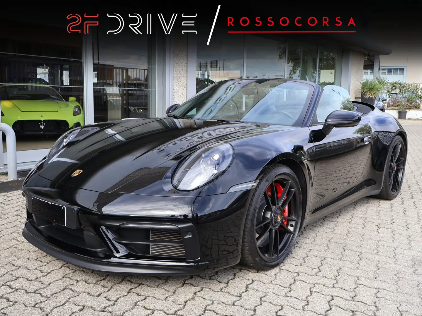Porsche 992 (911) Carrera 4 GTS Cabriolet Schwarz - 1