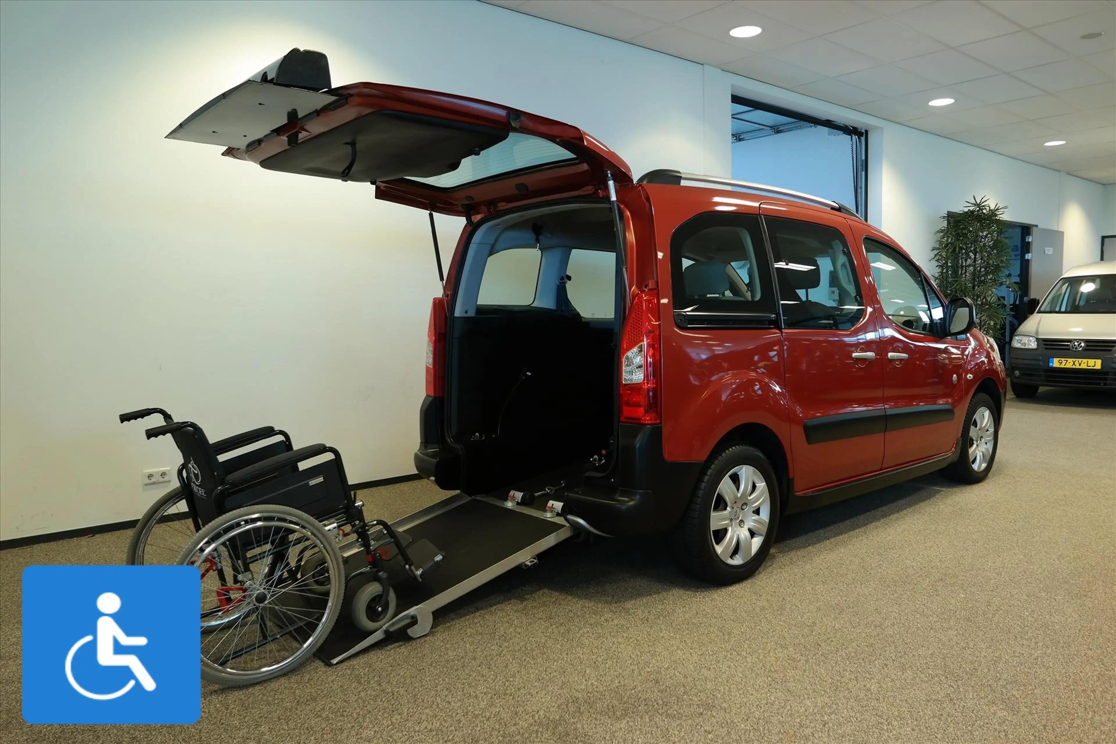 Peugeot Partner Rolstoelauto 3+1 — photo 2