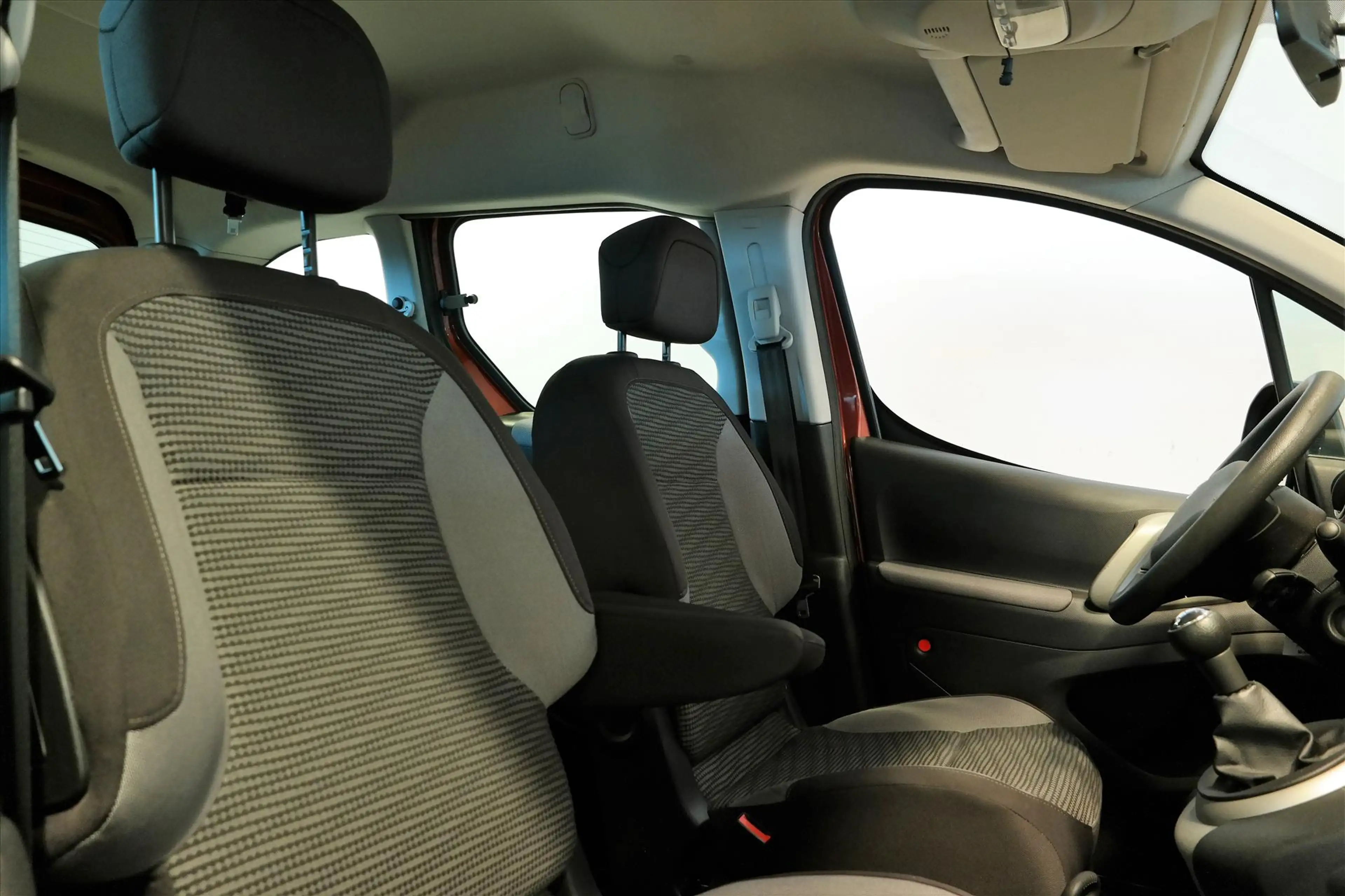 Peugeot Partner Rolstoelauto 3+1 — photo 6