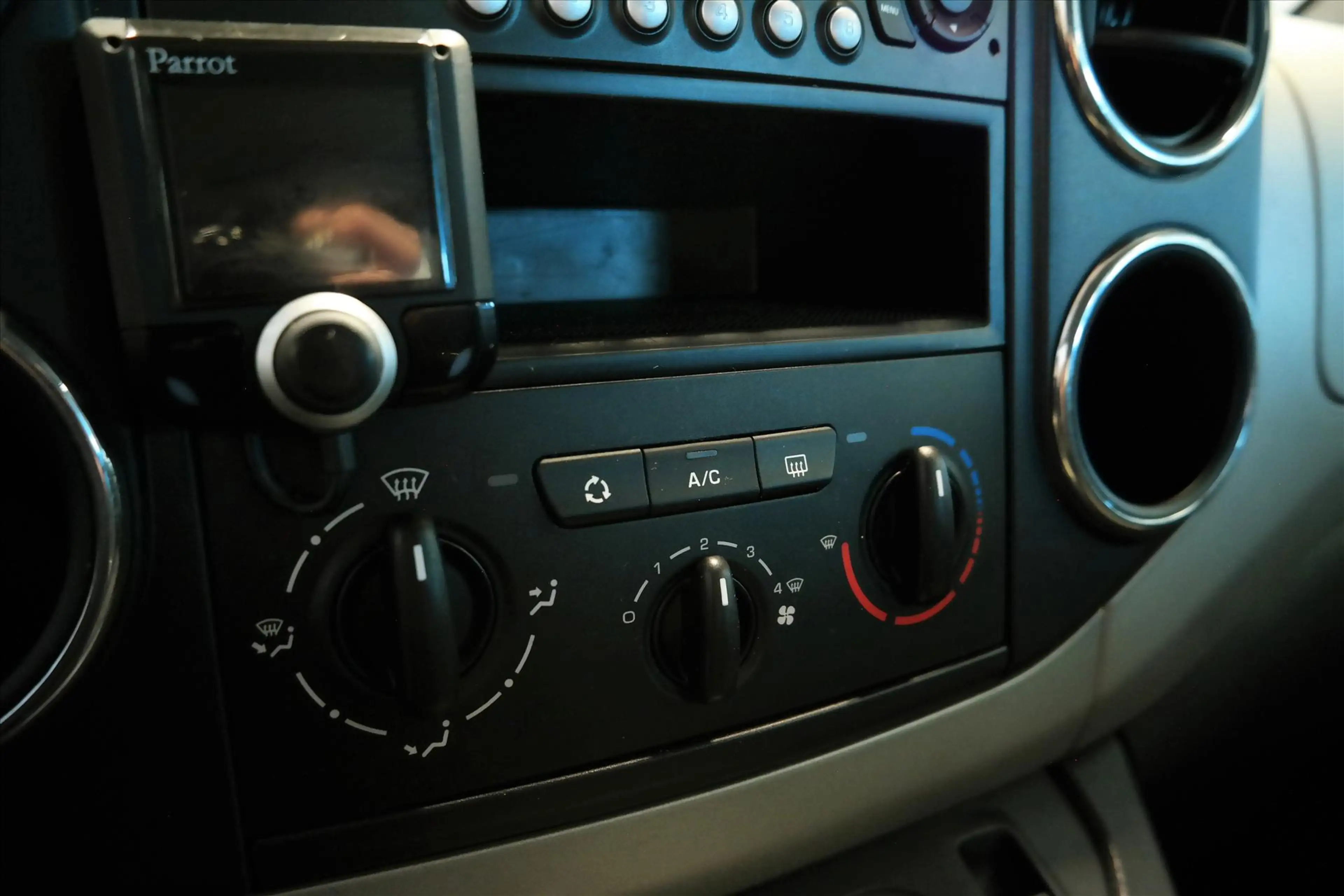 Peugeot Partner Rolstoelauto 3+1 — photo 11