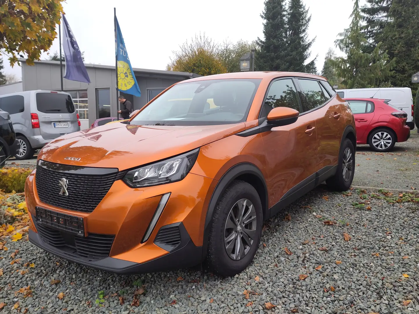 Peugeot 2008 Active 130PS, Navi/Sitzheiz./Kamera/Aluf./Tempomat Orange - 1