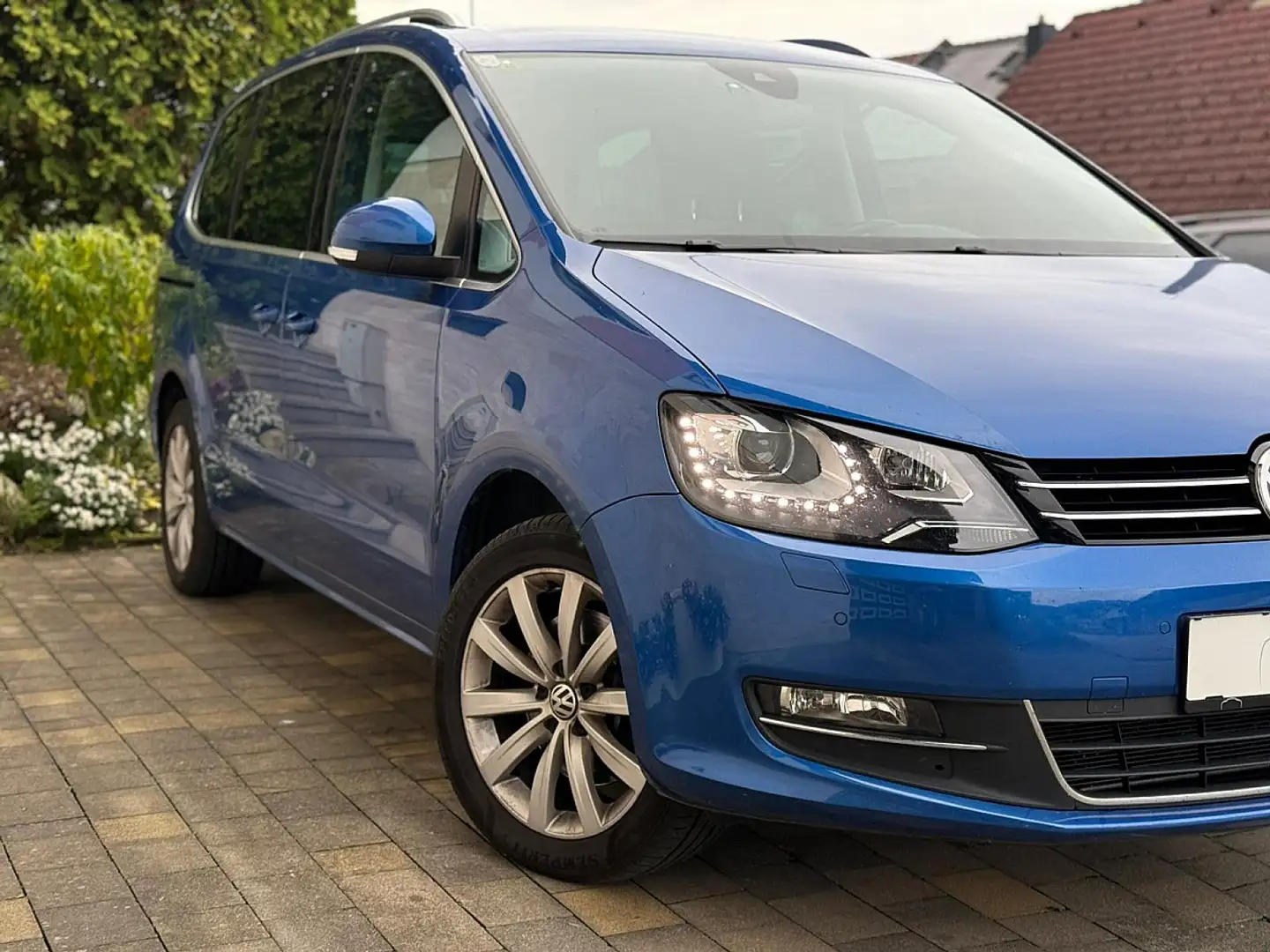 Volkswagen Sharan Highline BMT SCR 2,0 TDI DSG 4Motion 7 Sitze Blau - 2