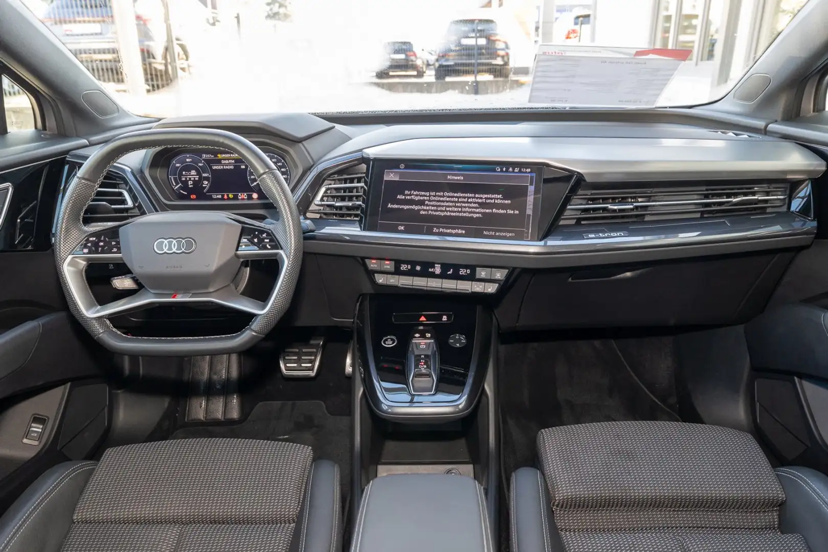 Audi Q4 e-tron e-tron 40 (Navi+,KS,S line Int.,RFK,VZE,ACC,sou Grau - 2