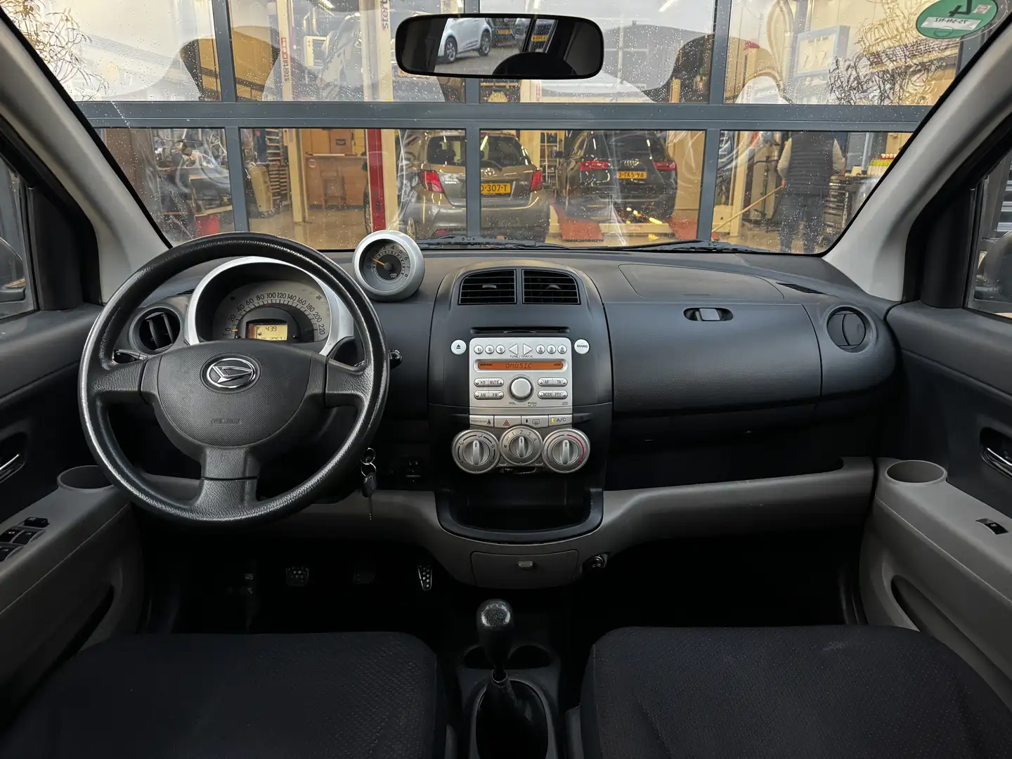 Daihatsu Sirion 1.3-16V Comfort | Nieuwe APK | Airconditioing Zwart - 2
