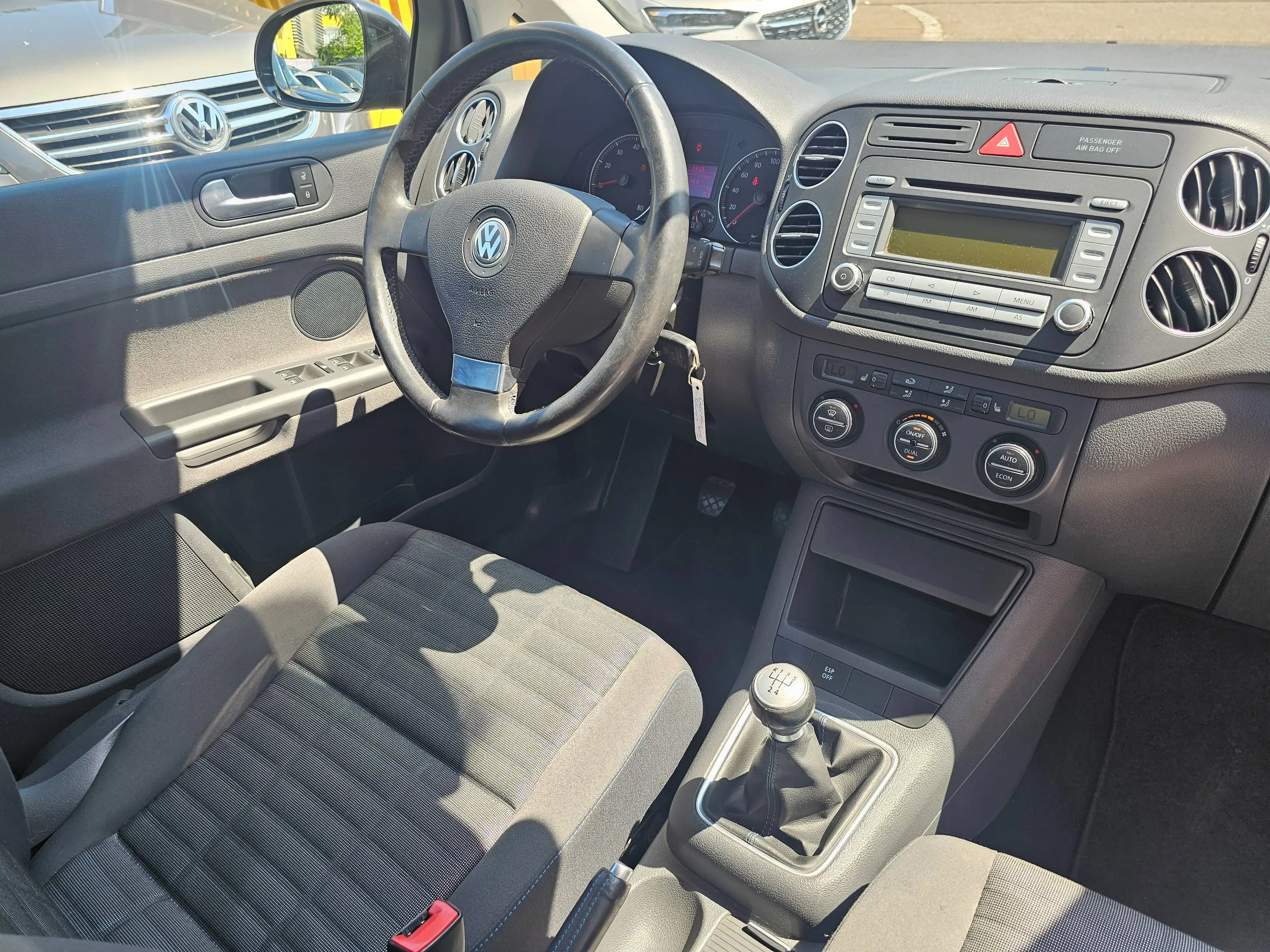 Volkswagen Golf Plus Tour 1-Hand TÜV neu Scheckheftgepflegt — photo 15
