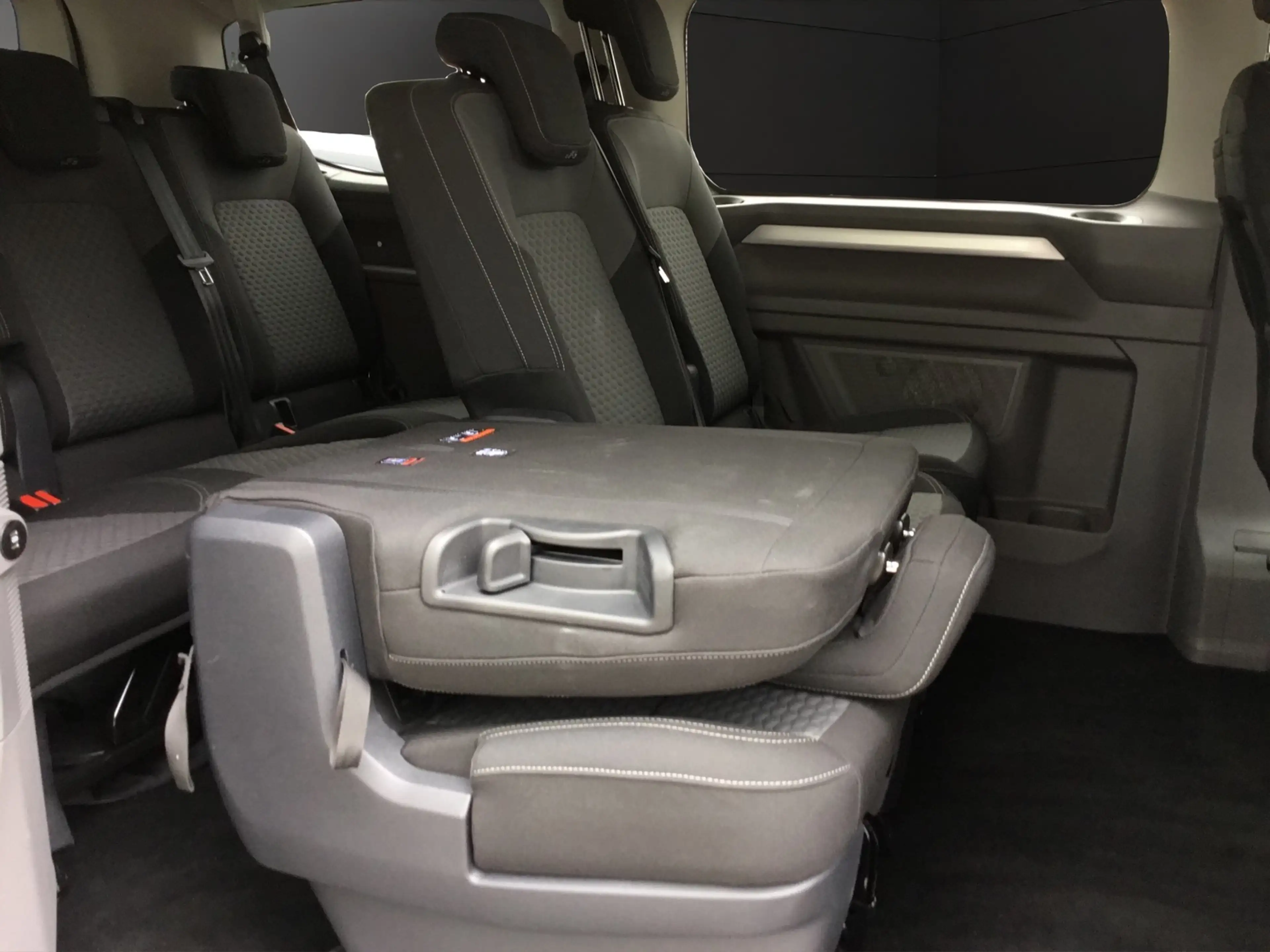 Volkswagen T7 Caravelle e-Caravelle Navi+LED+Klima+Alu+ACC — photo 14
