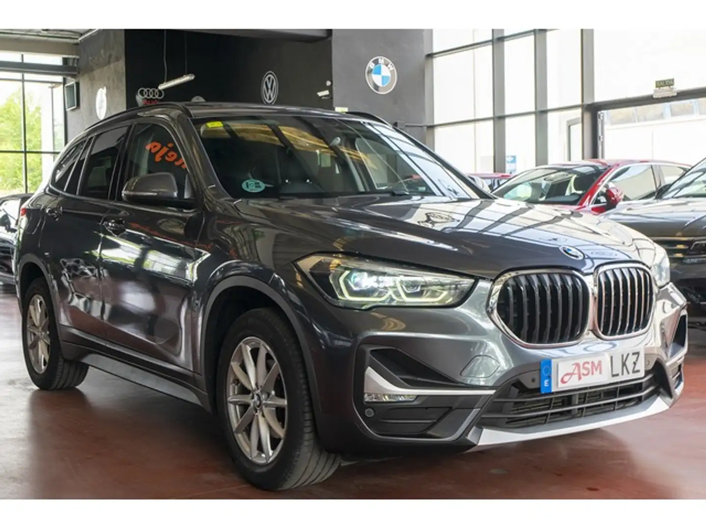 BMW X1 sDrive 16dA Business Grijs - 2