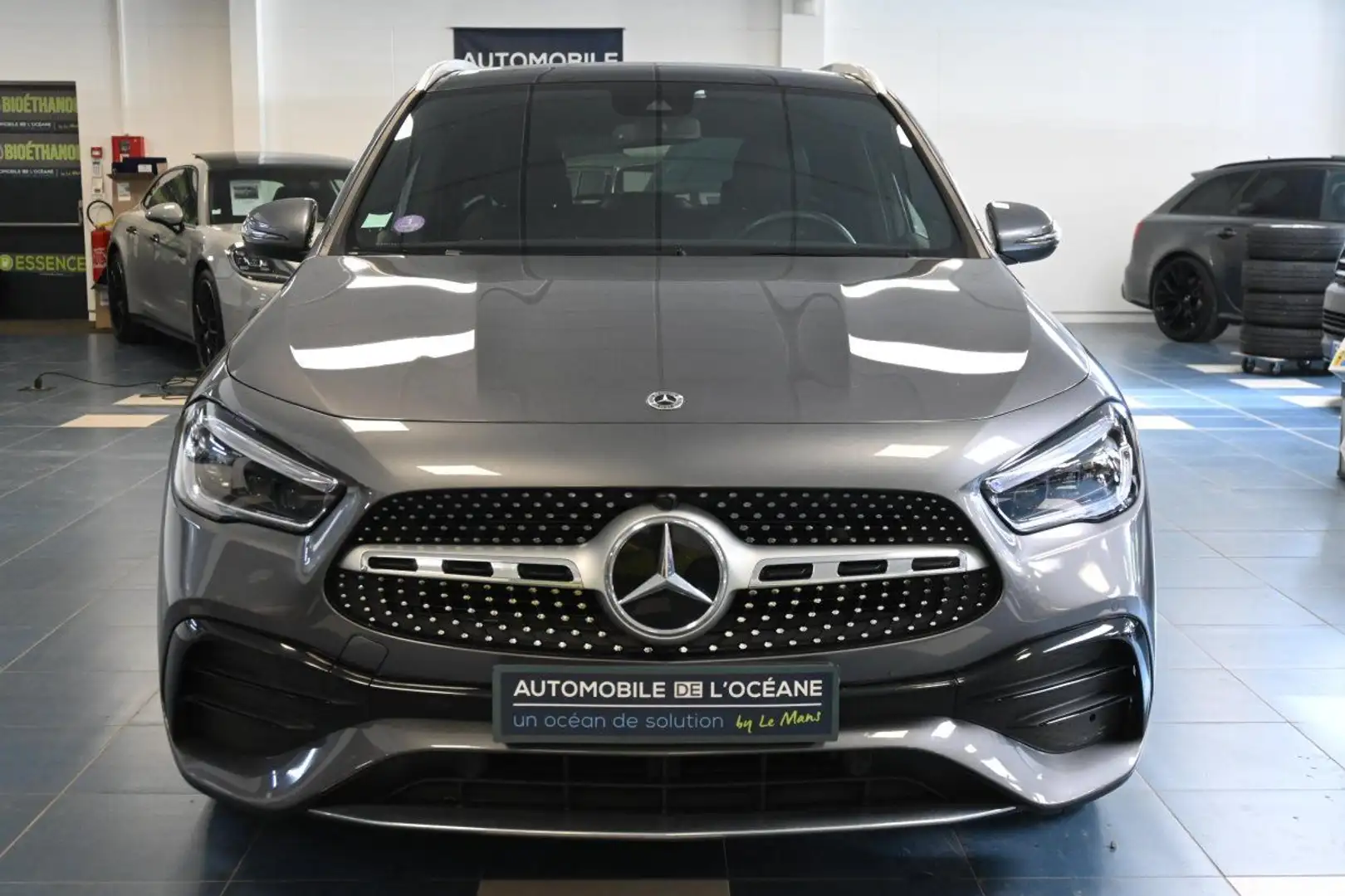 Mercedes-Benz GLA 250 250 8G-DCT 4Matic AMG Line Gris - 2