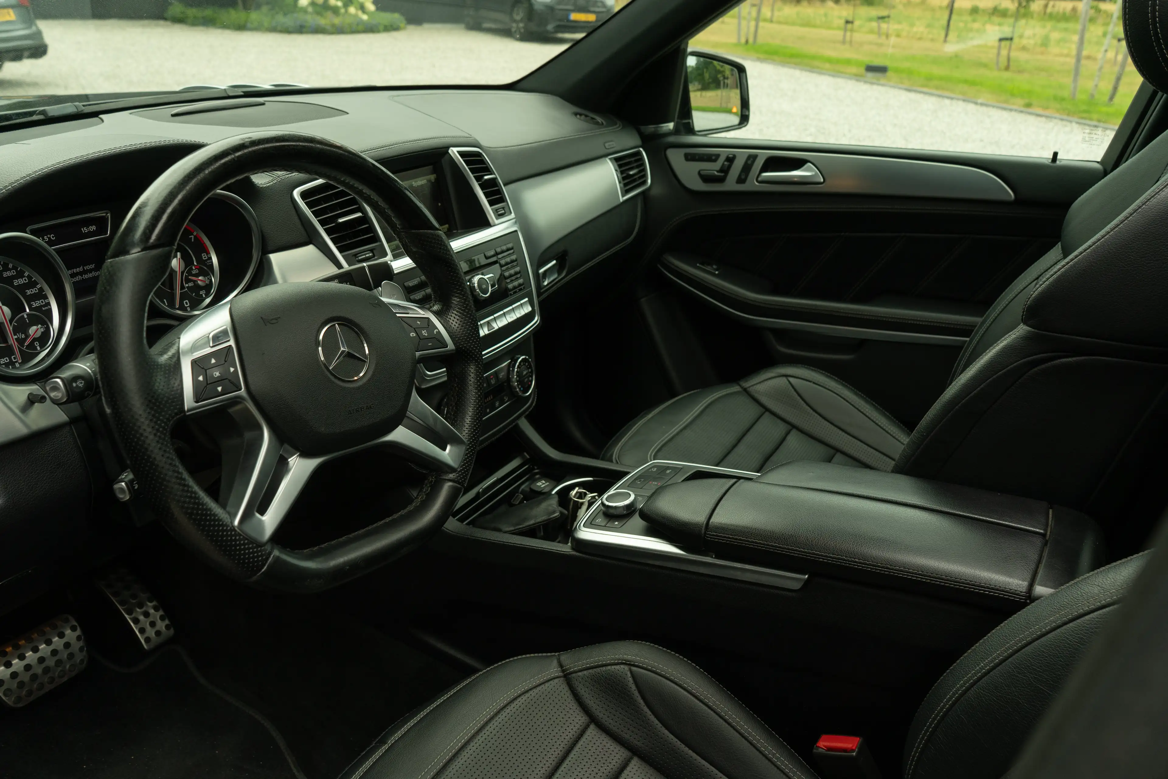 Mercedes-Benz GL 63 AMG AMG 63 — photo 10