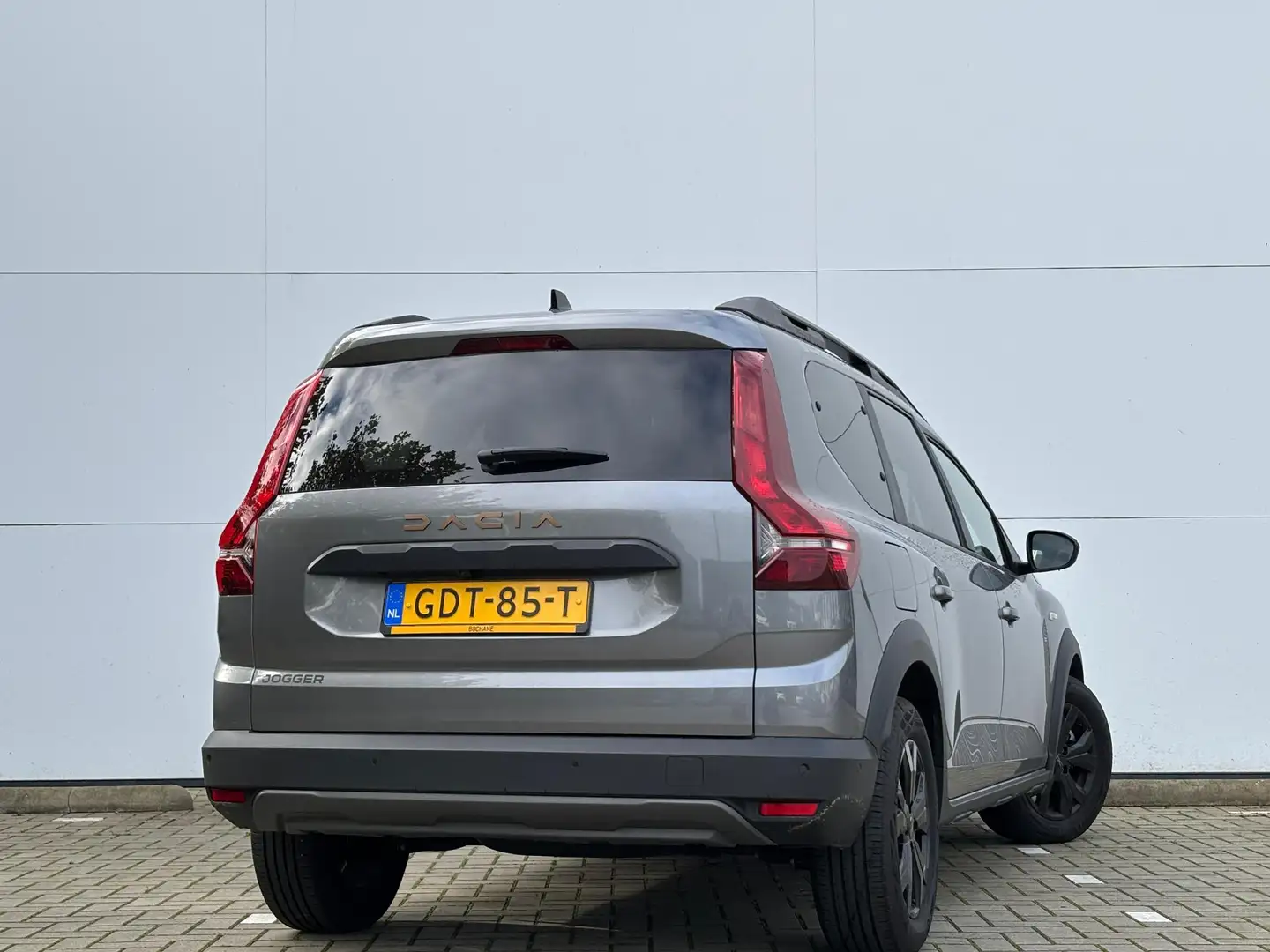 Dacia Jogger 1.0 TCe 100 Bi-Fuel Extreme 7p. | Navigatie | Pack Grijs - 2