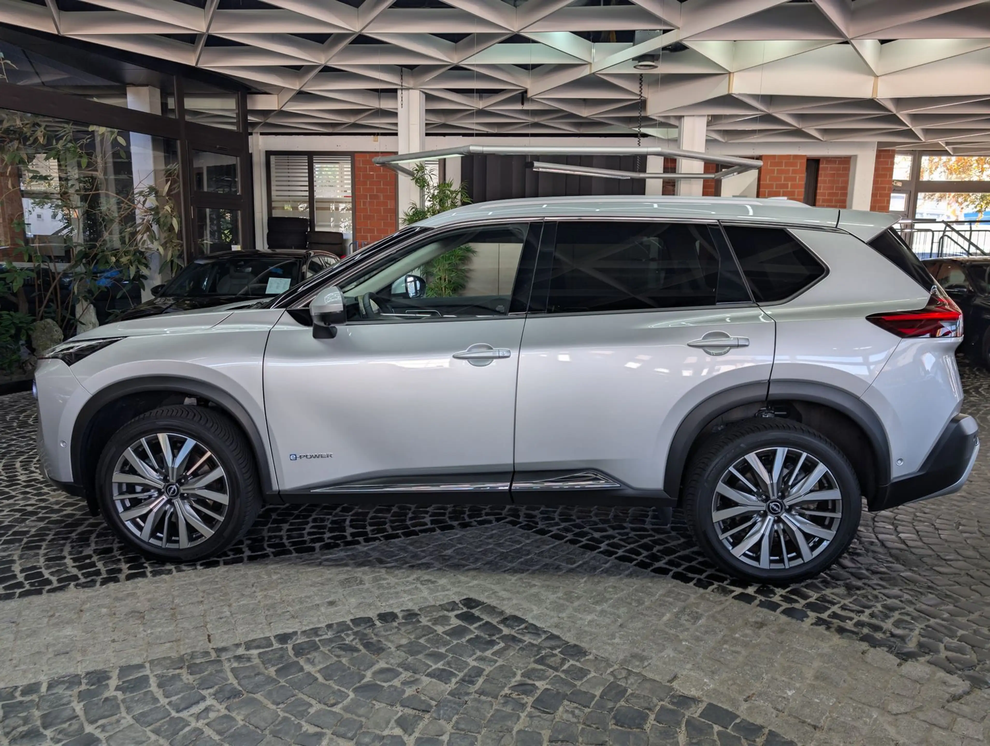 Nissan X-Trail 1.5 e-Power e-4 Tekna Bose HUD LED+ 20" — photo 4
