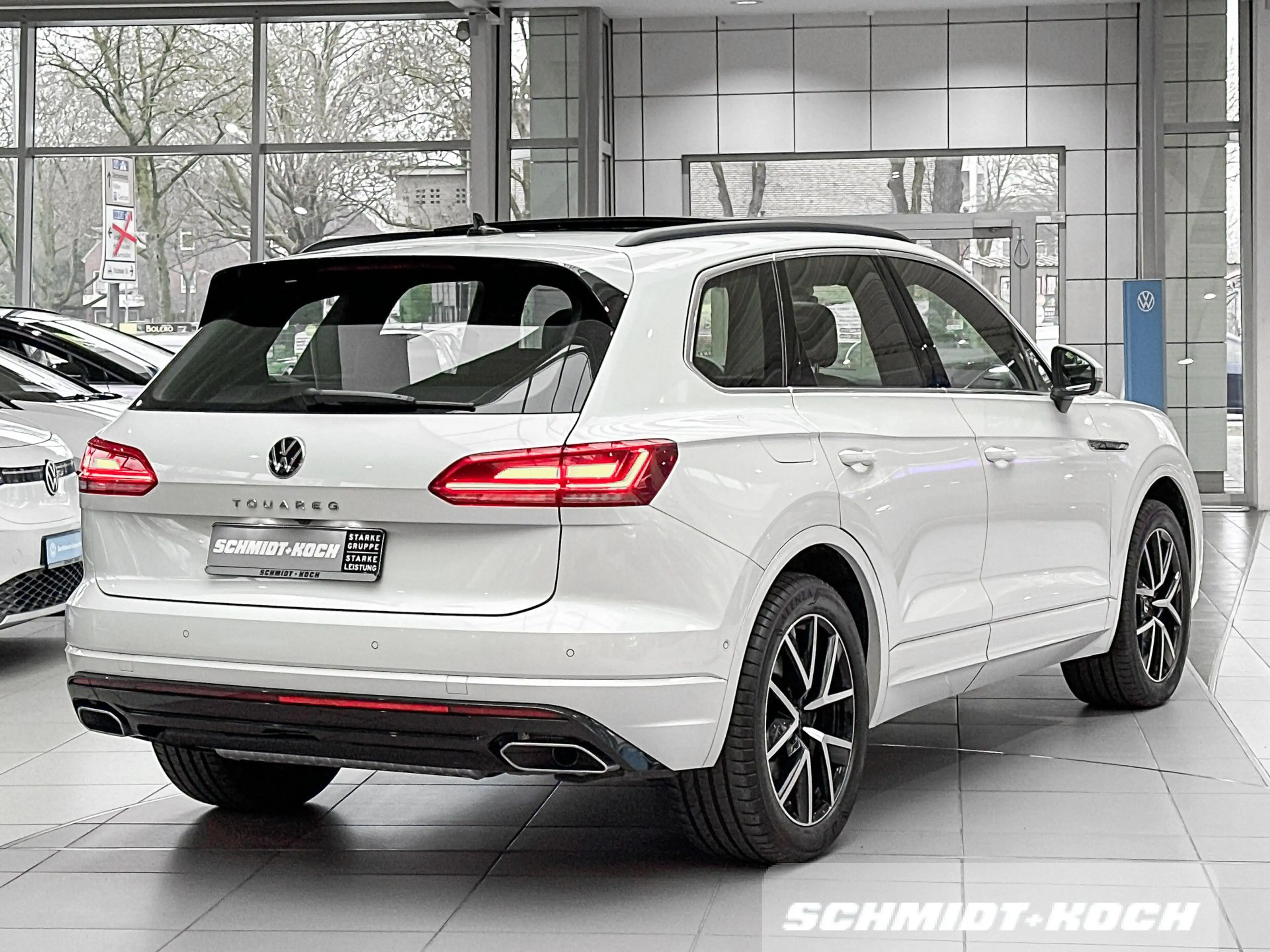 Volkswagen Touareg 3.0 V6 TDI 4M R-Line AHK + eSD + STANDHZG — photo 3