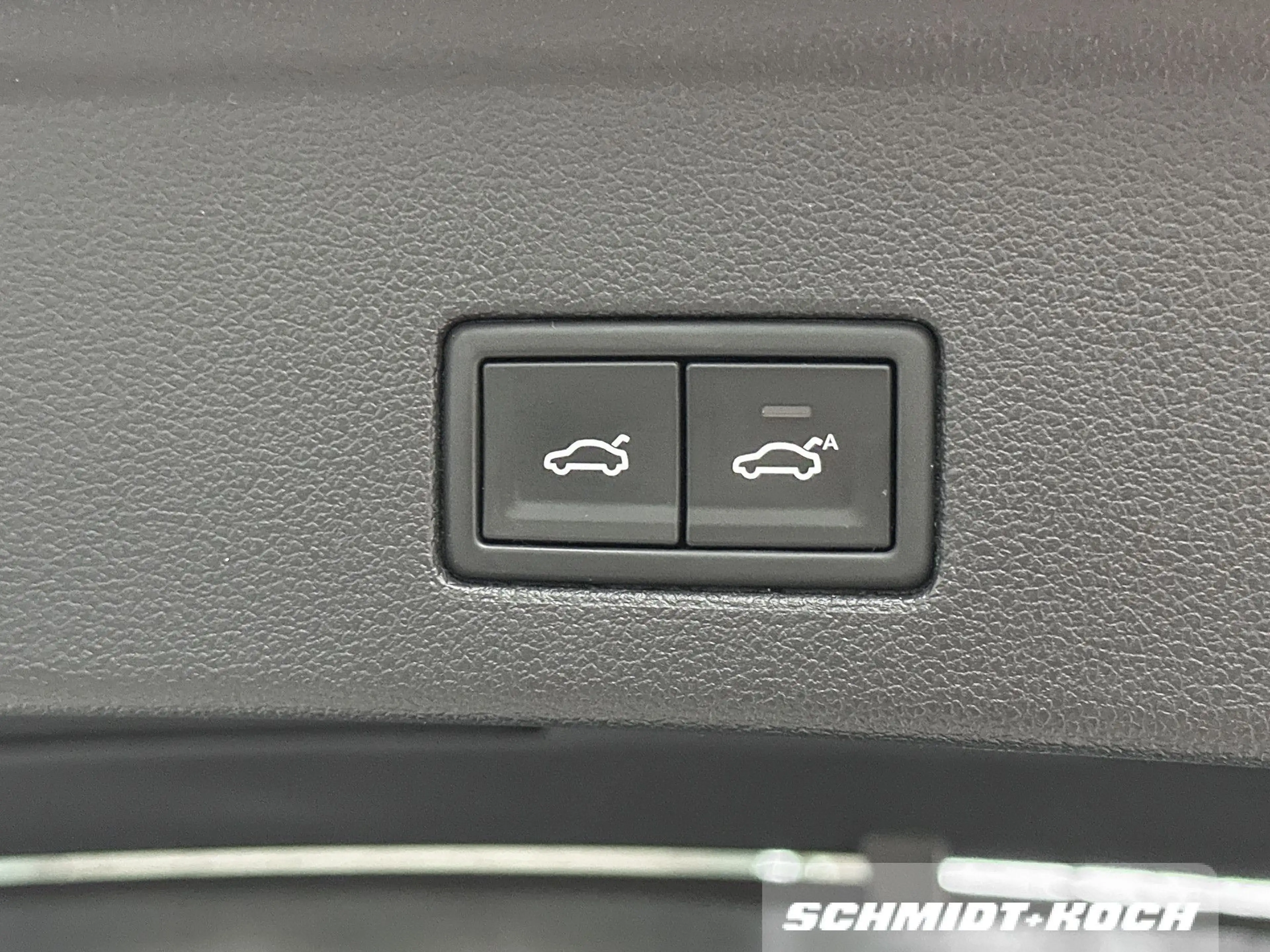 Volkswagen Touareg 3.0 V6 TDI 4M R-Line AHK + eSD + STANDHZG — photo 14