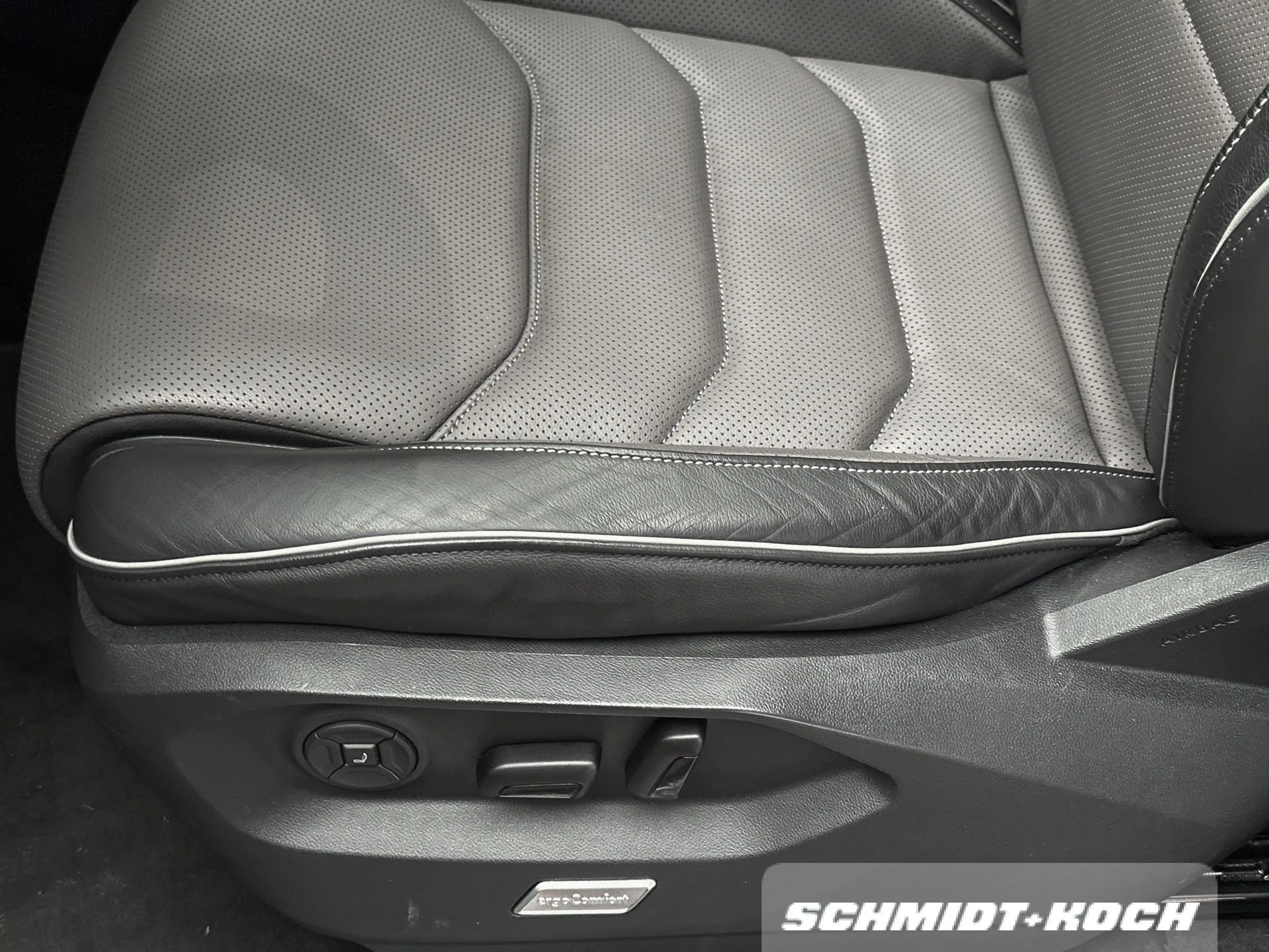 Volkswagen Touareg 3.0 V6 TDI 4M R-Line AHK + eSD + STANDHZG — photo 12