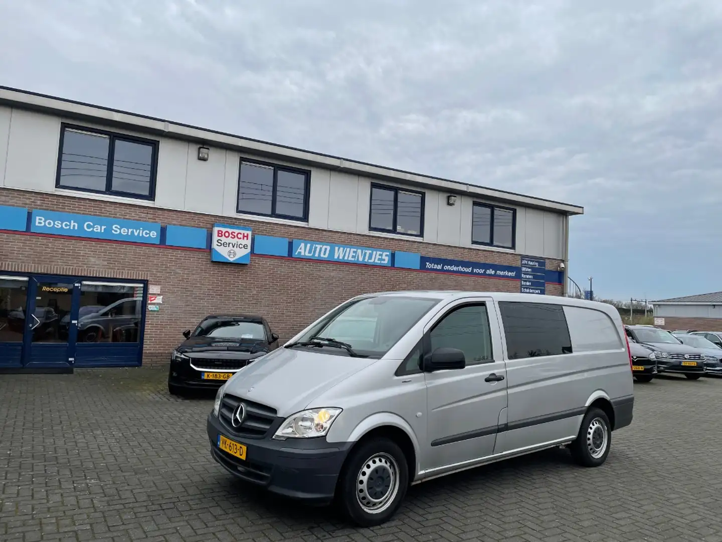 Mercedes-Benz Vito 113 CDI Aut | Lang DubCab Comfort+ | Leer | Airco Grijs - 2