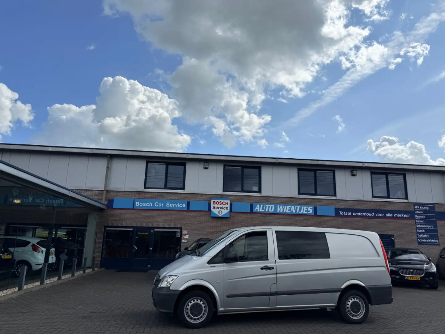 Mercedes-Benz Vito 113 CDI Aut | Lang DubCab Comfort+ | Leer | Airco Grijs - 1