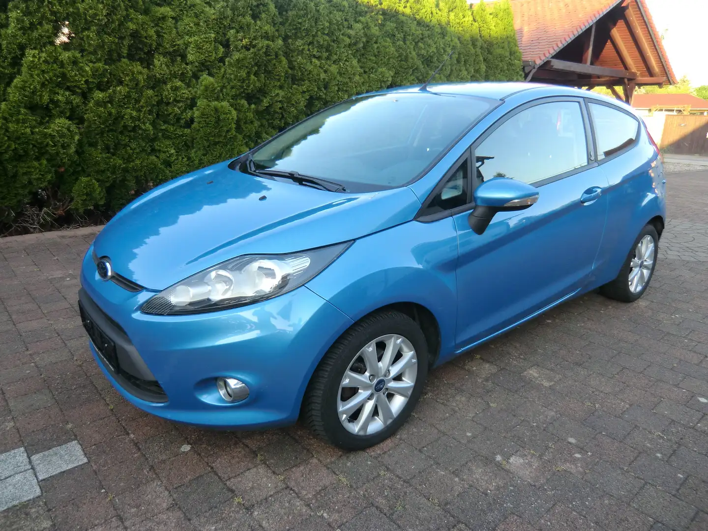 Ford Fiesta Champions Edition Blau - 1