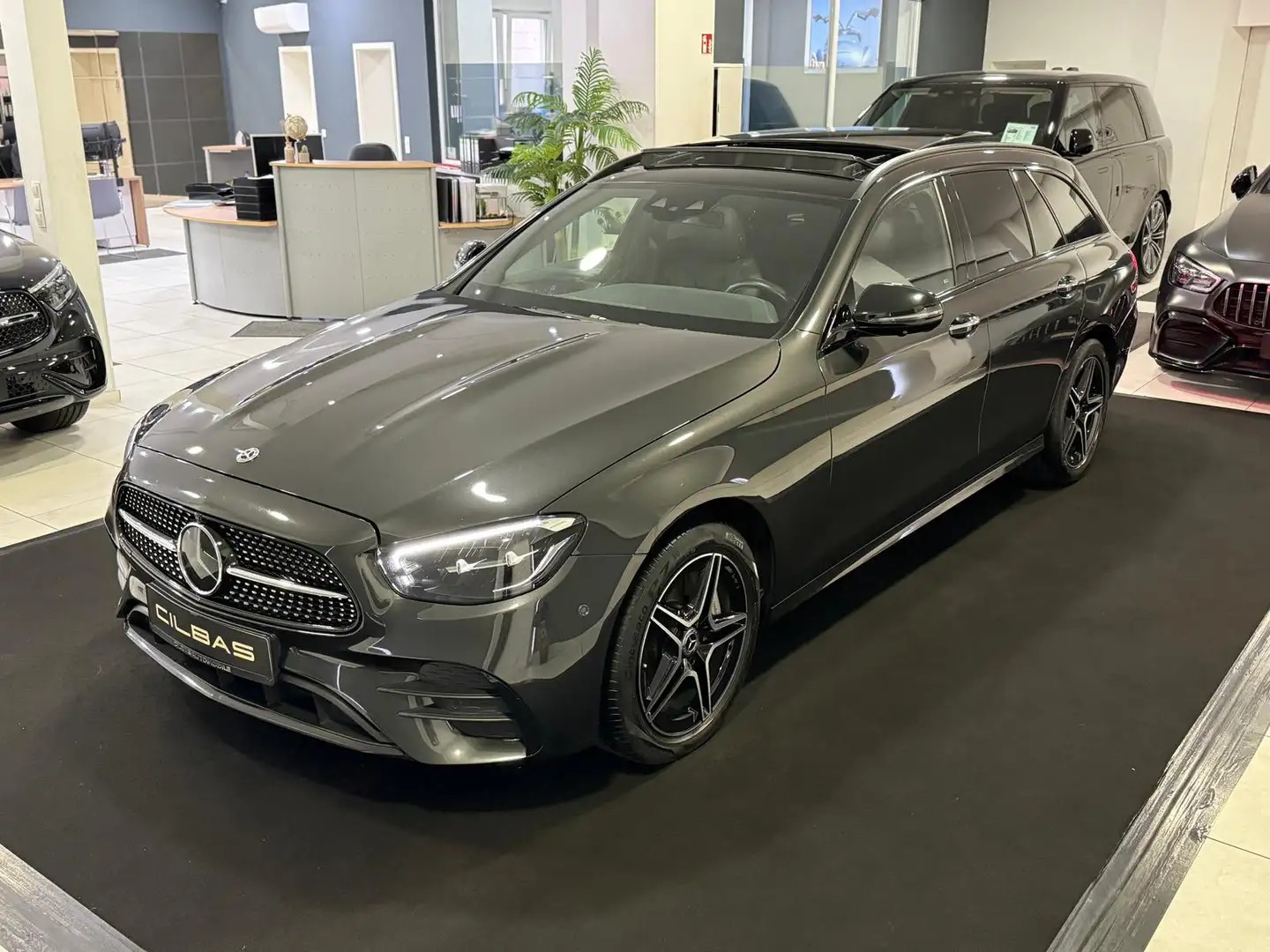 Mercedes-Benz E 300 de T 4M AMG-Line *PANO*BURM*MEMO*360*DIST* Grau - 1