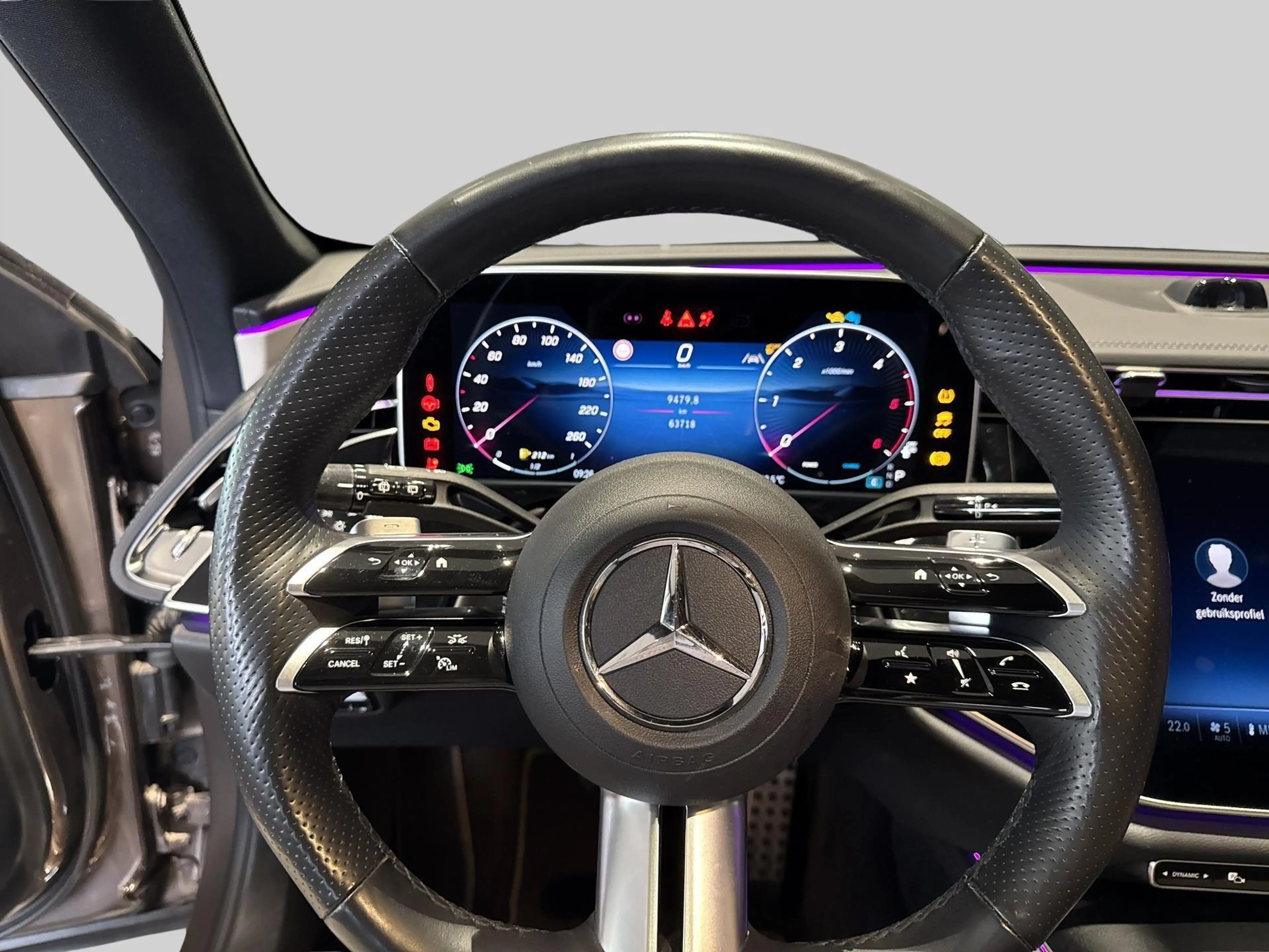 Mercedes-Benz E 220 d AMG Line Estate + SUPERSCREEN + PANO + BURMESTER — photo 10