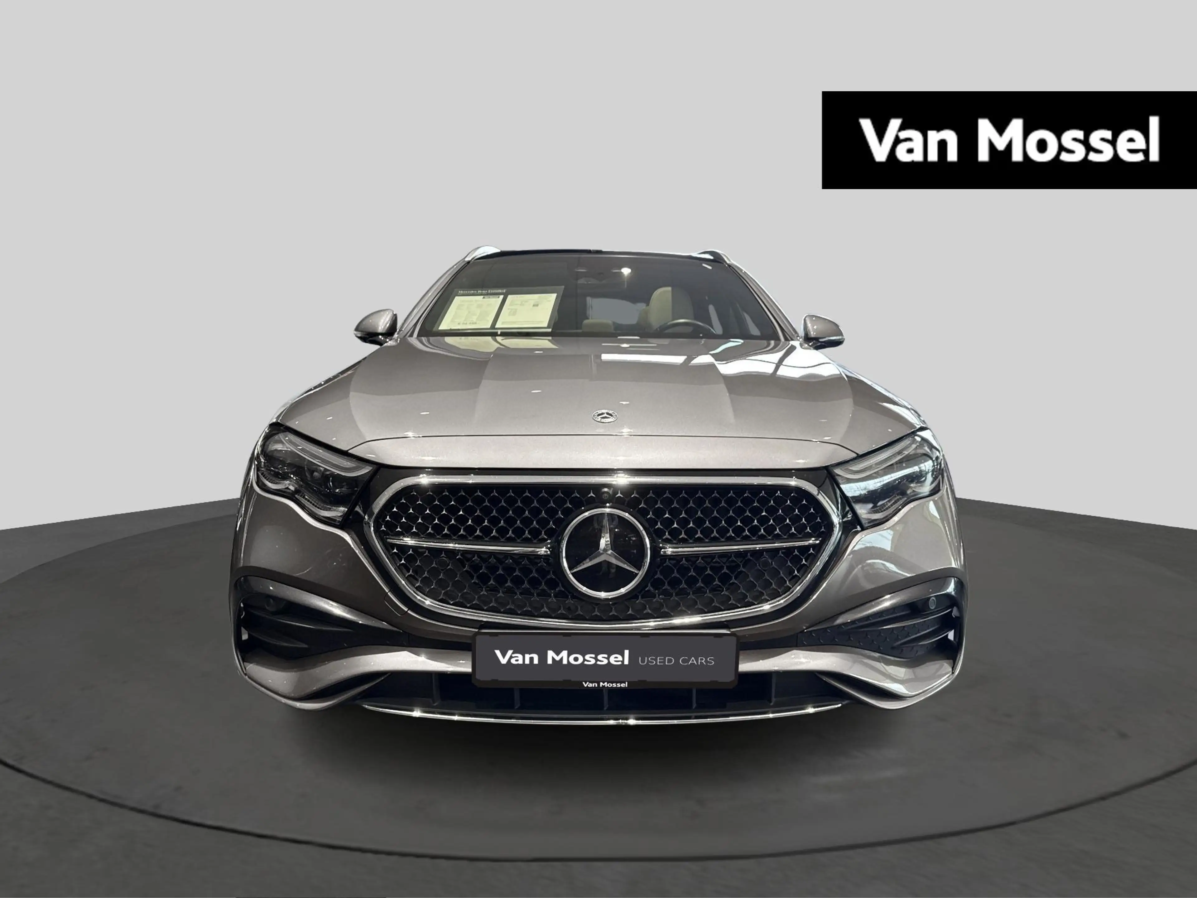 Mercedes-Benz E 220 d AMG Line Estate + SUPERSCREEN + PANO + BURMESTER — photo 2