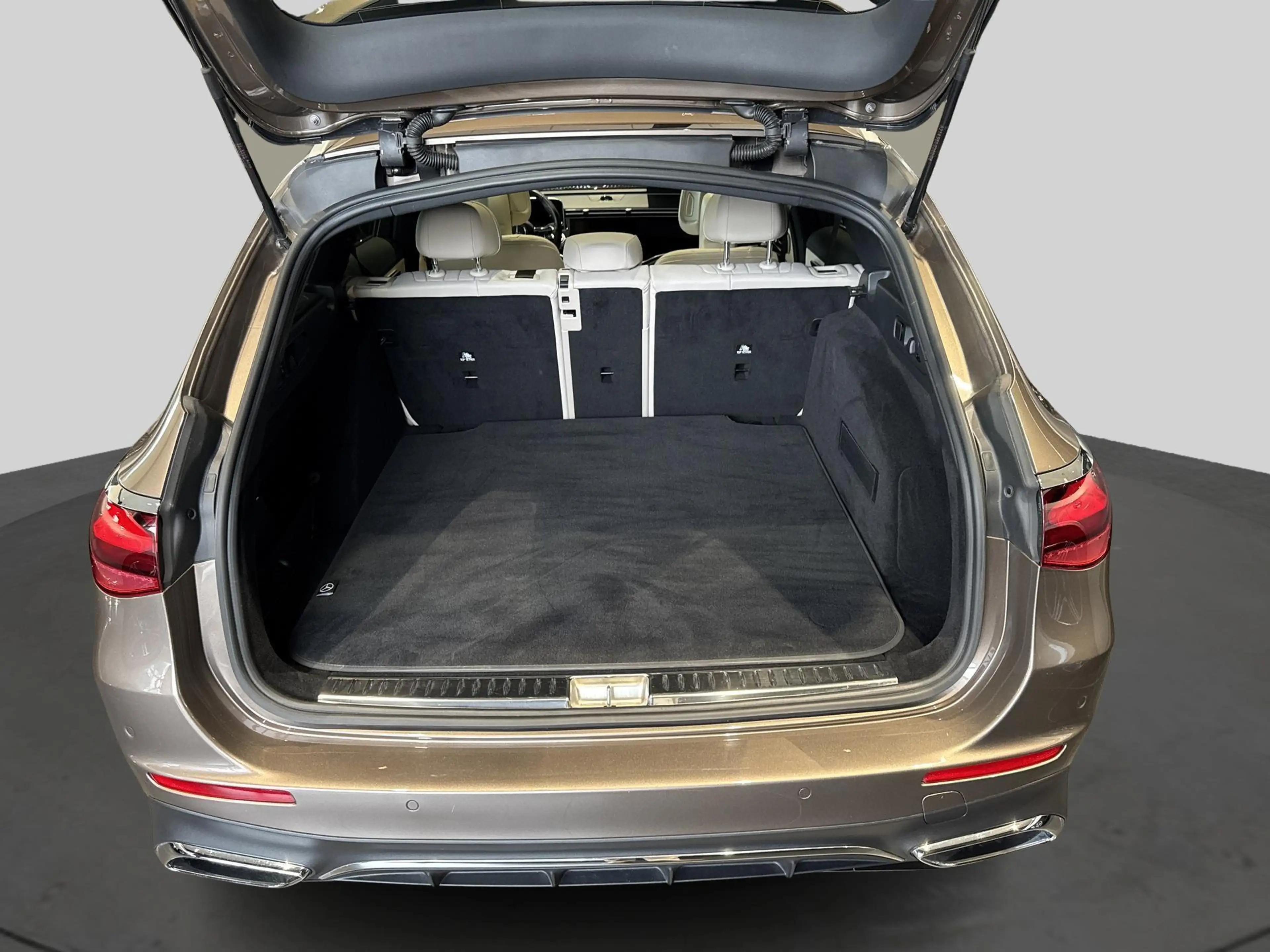 Mercedes-Benz E 220 d AMG Line Estate + SUPERSCREEN + PANO + BURMESTER — photo 7