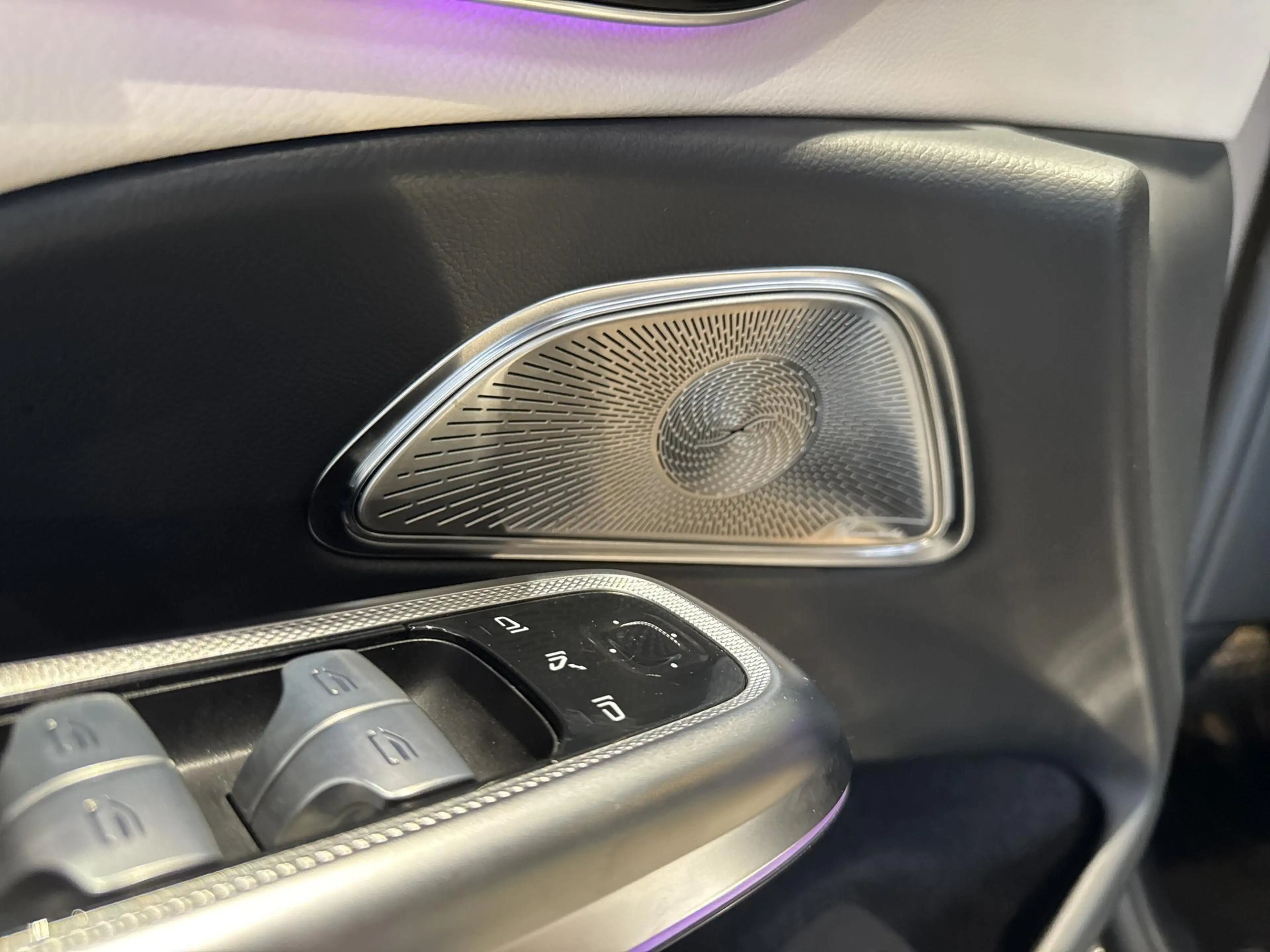 Mercedes-Benz E 220 d AMG Line Estate + SUPERSCREEN + PANO + BURMESTER — photo 15