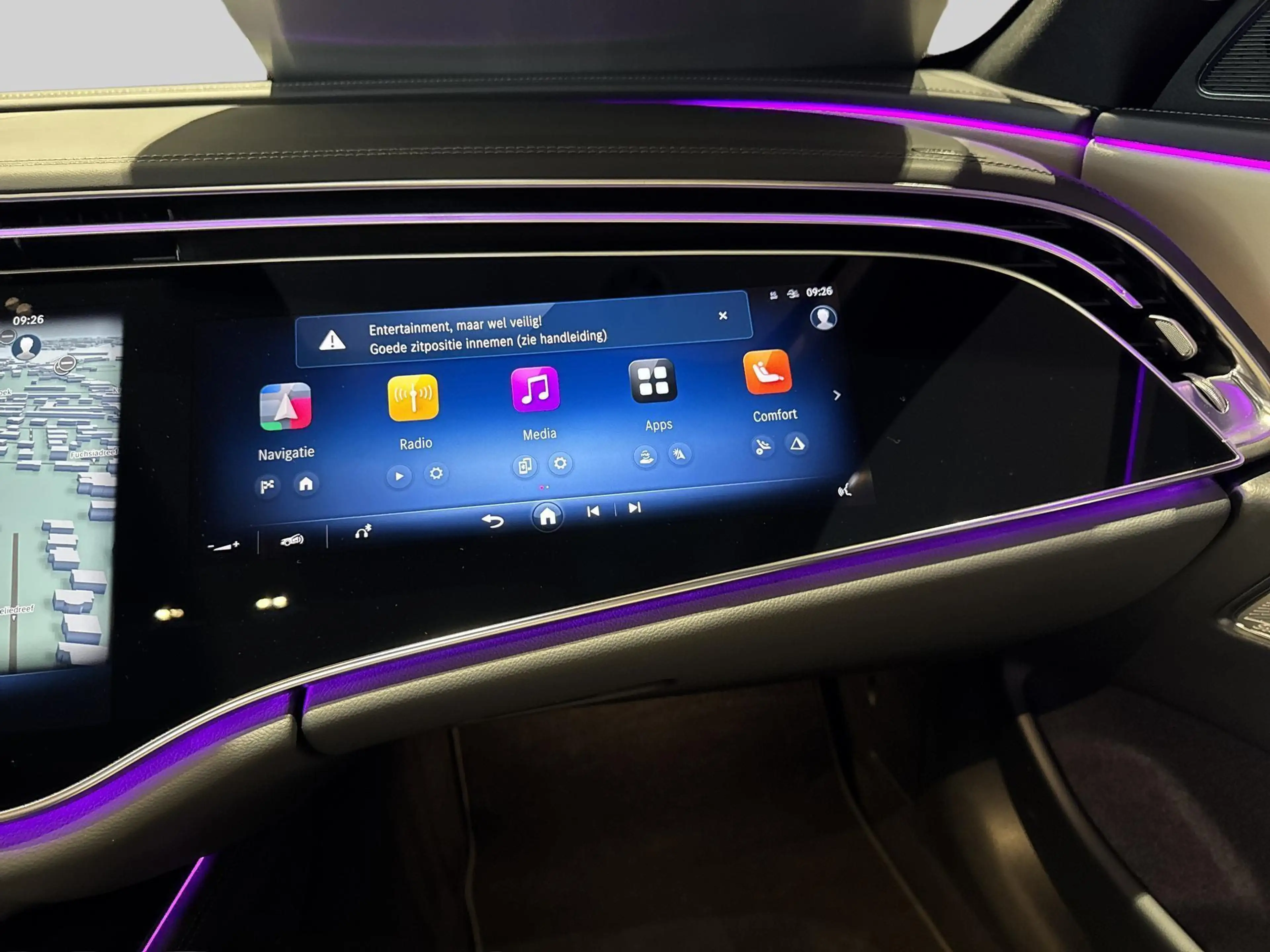 Mercedes-Benz E 220 d AMG Line Estate + SUPERSCREEN + PANO + BURMESTER — photo 12