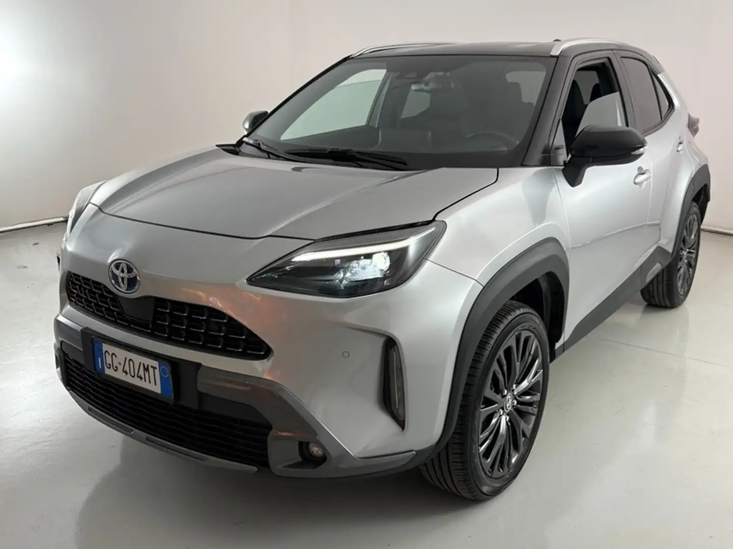 Toyota Yaris Cross 1.5 H Adventure Argent - 1