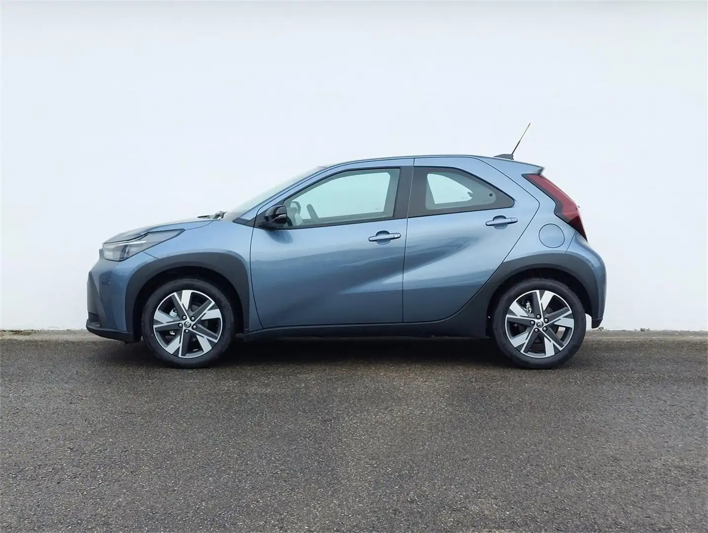 Toyota Aygo X AYGO X 1,5 l Active CVT Grau - 2