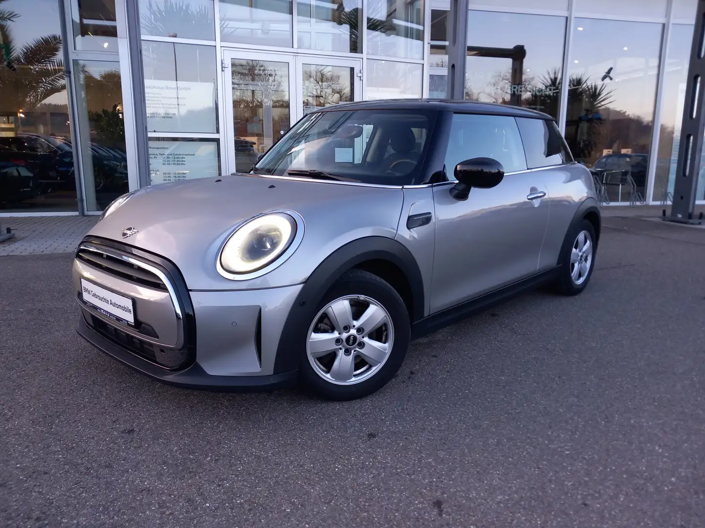 MINI Cooper Essential Trim Navi Connect Tempo DriveAss SHZ Silber - 2