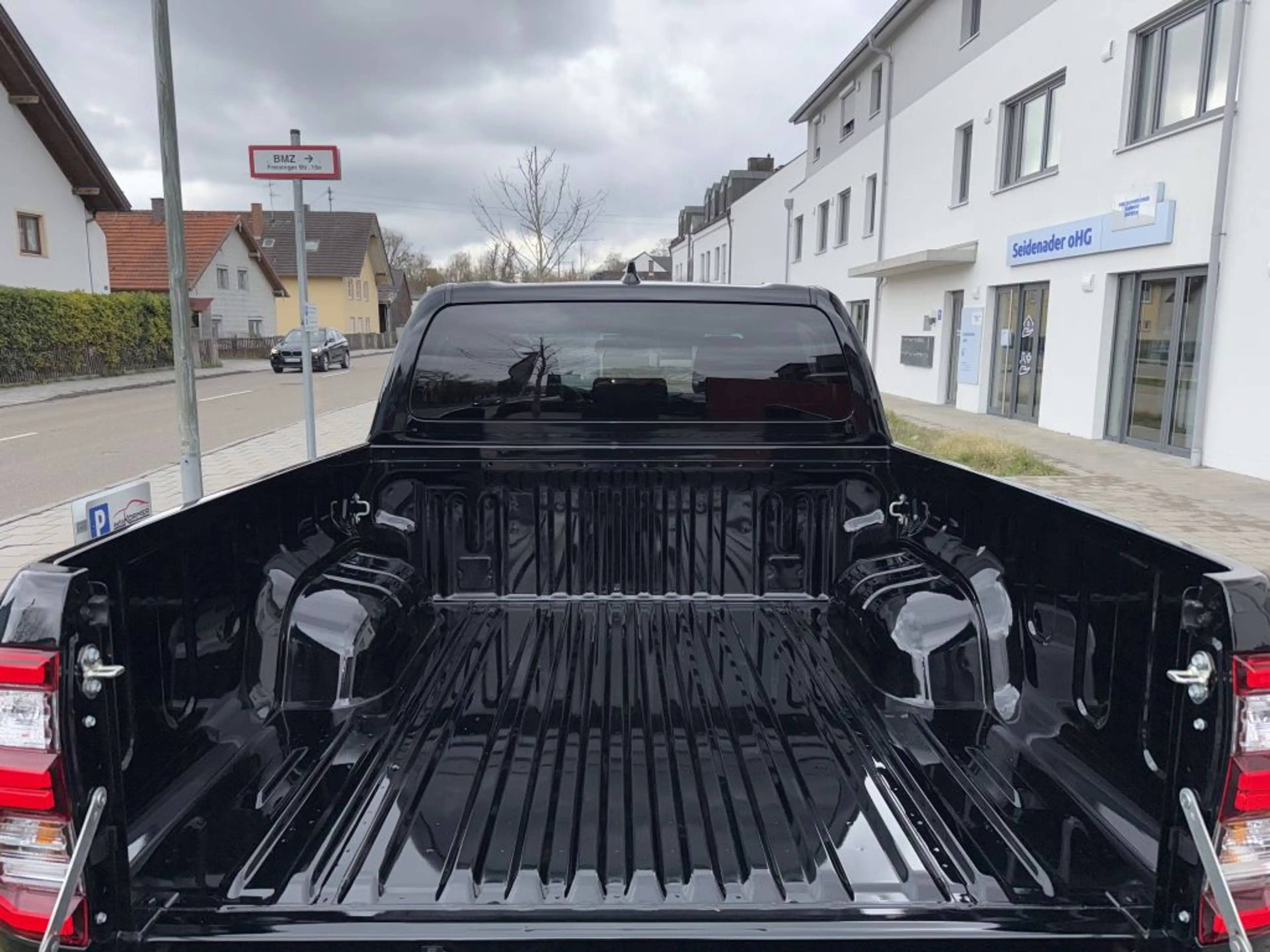 Toyota Hilux 2.8 Mild-Hybrid Double Cab Invincible Leder,sofort — photo 4