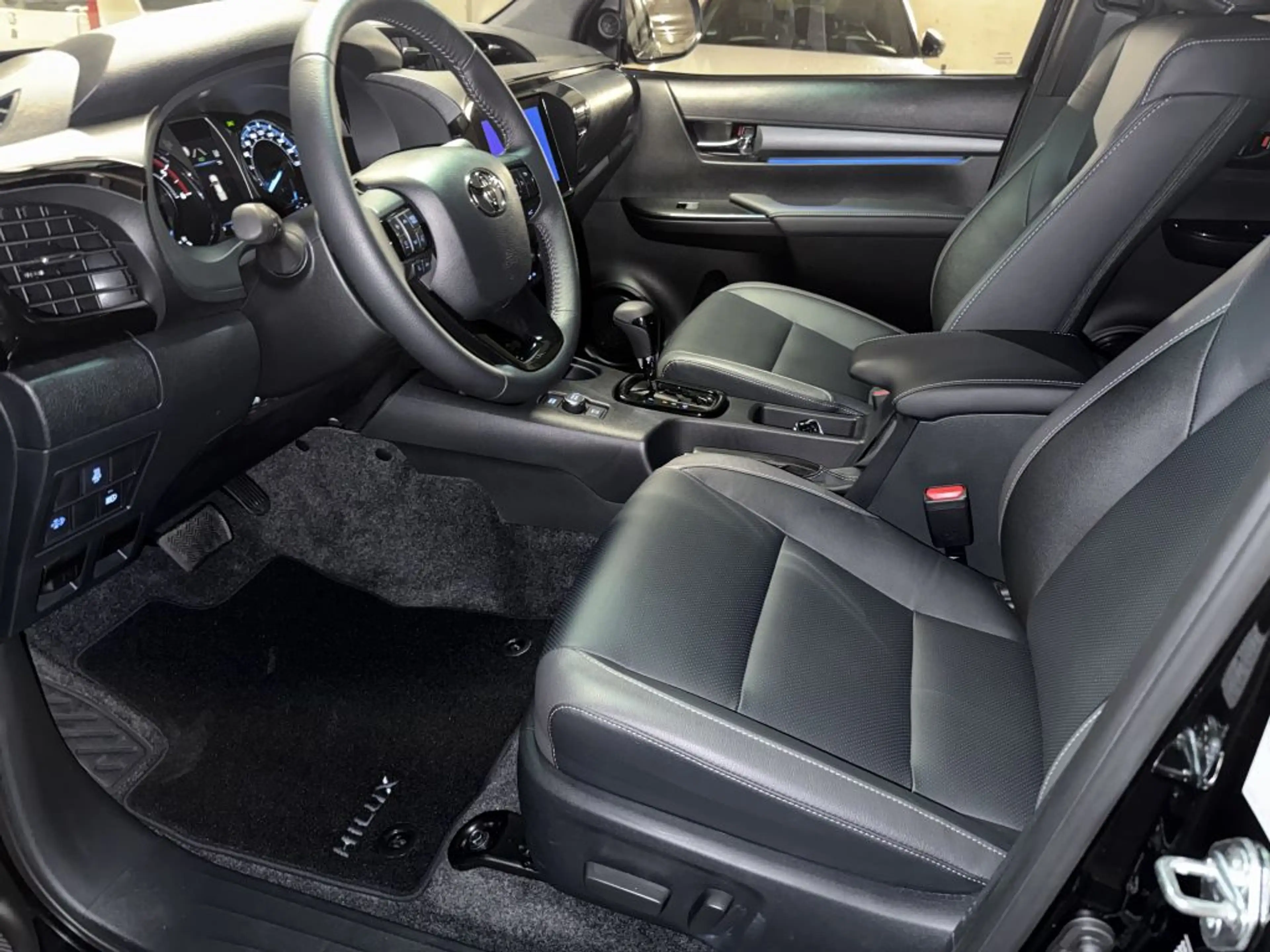 Toyota Hilux 2.8 Mild-Hybrid Double Cab Invincible Leder,sofort — photo 8