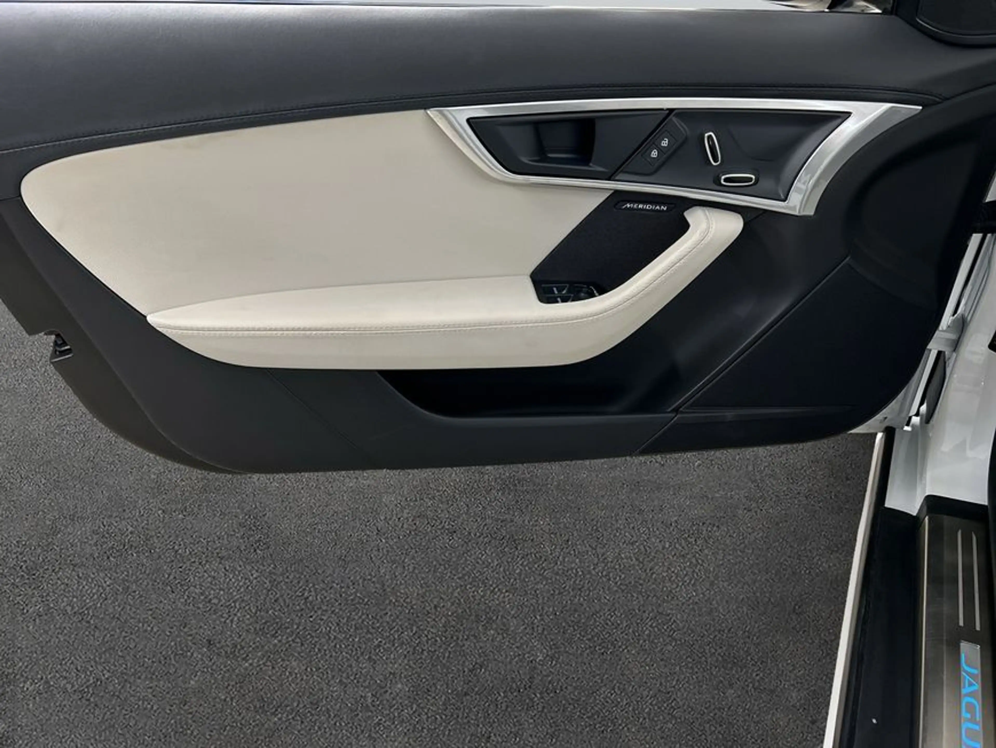 Jaguar F-Type Cabriolet P300 Aut. R-Dynamic — photo 14