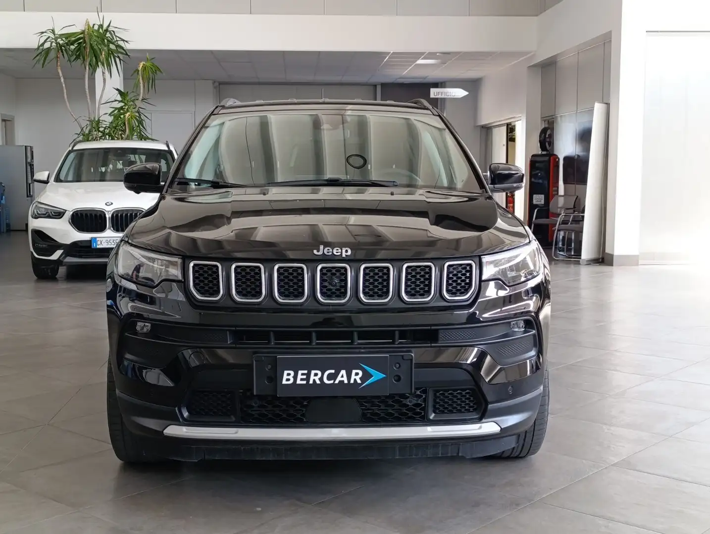 Jeep Compass Compass 1.3 Turbo T4 190 CV PHEV AT6 4xe Business Zwart - 2