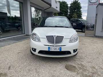 Ypsilon 1.2 8v Platinum 69cv