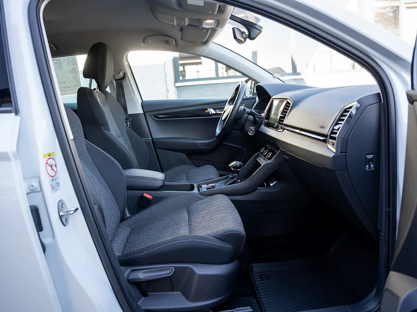 Skoda Karoq 1.5 TSI ACT Style AHK ACC FACEL. LED Weiß - 2