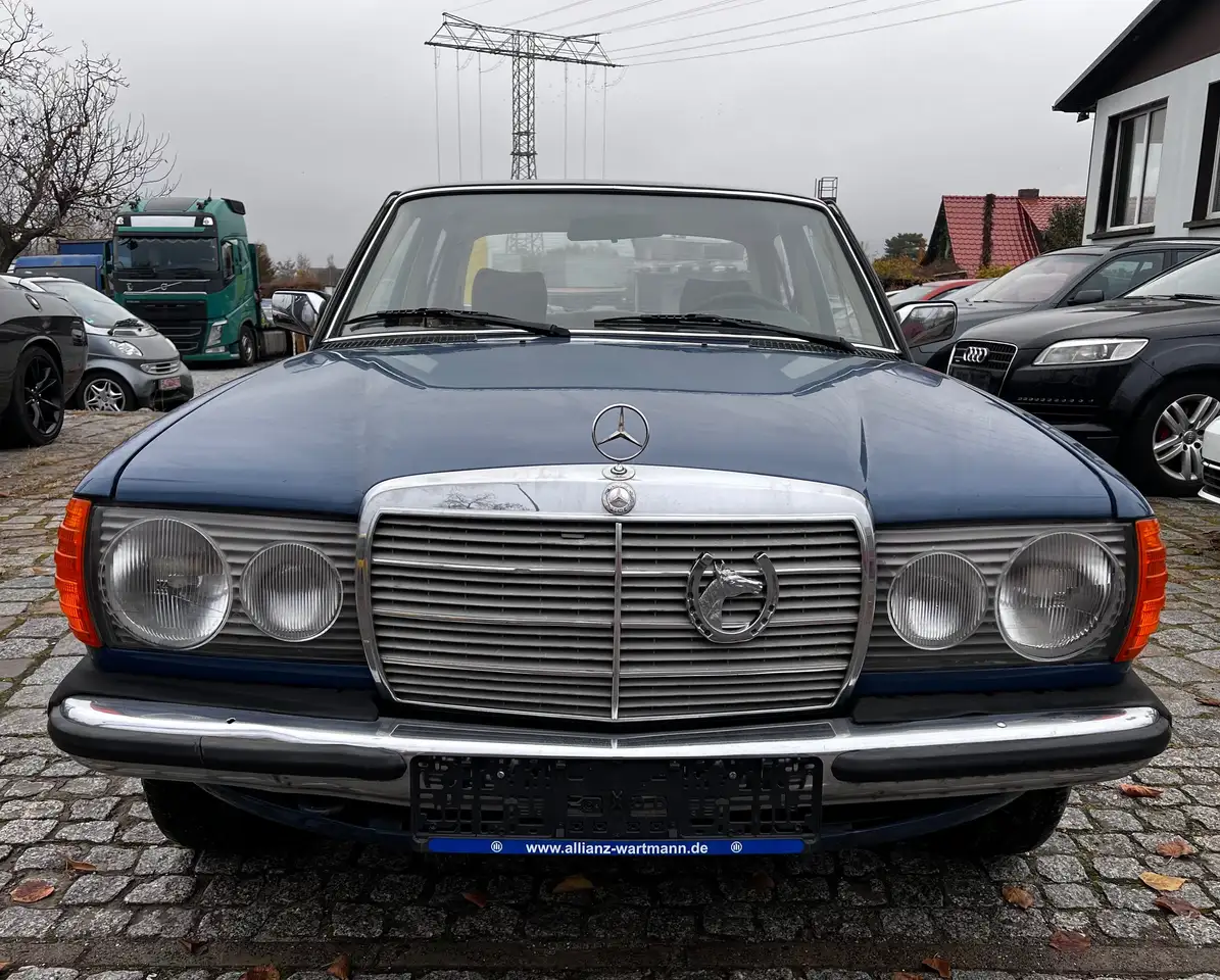 Mercedes-Benz Baureihe 123 230 E, foto 2