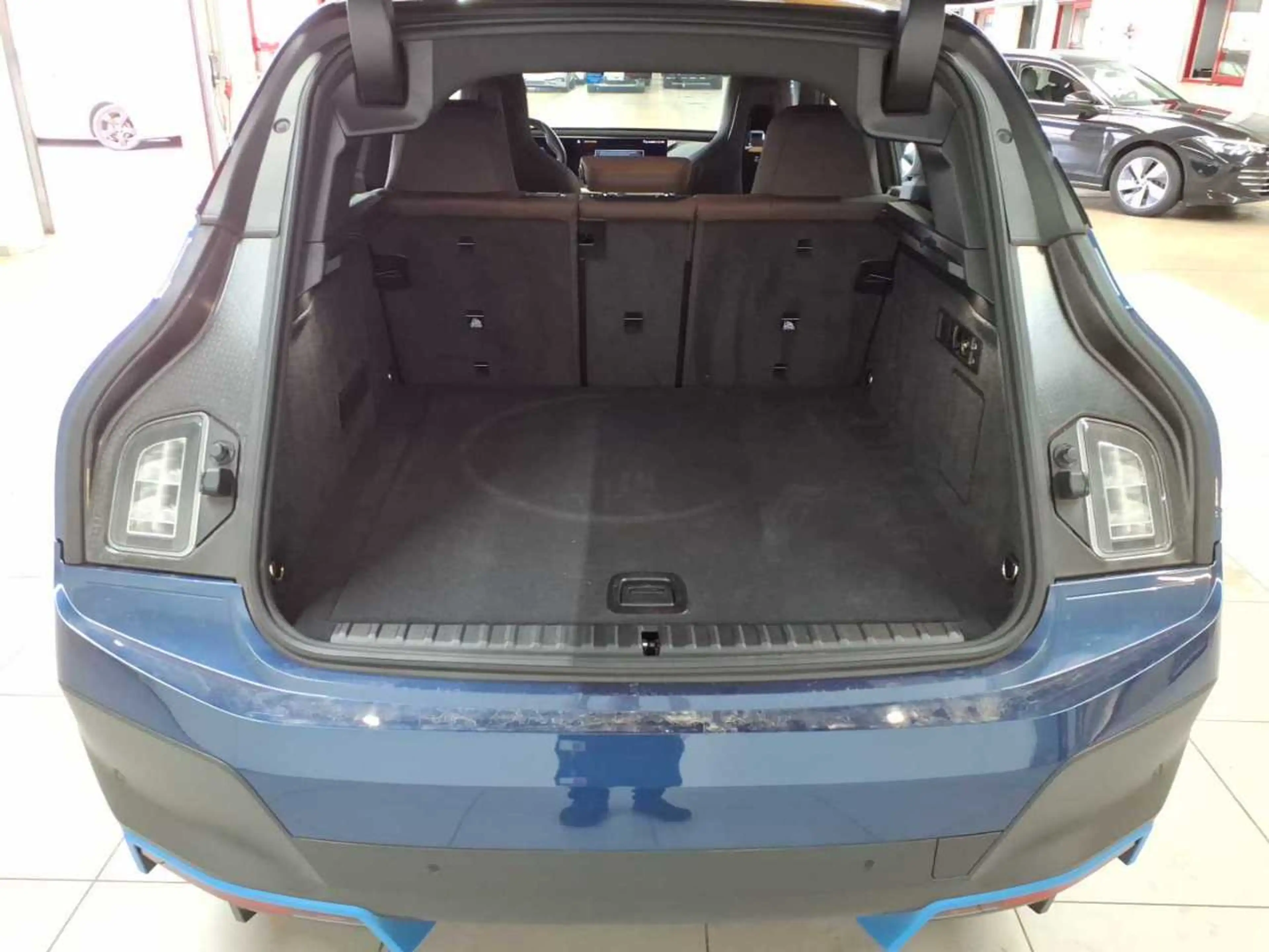 BMW iX iX xDrive40 Sky Lounge 22´AHK H&K Leder — photo 16