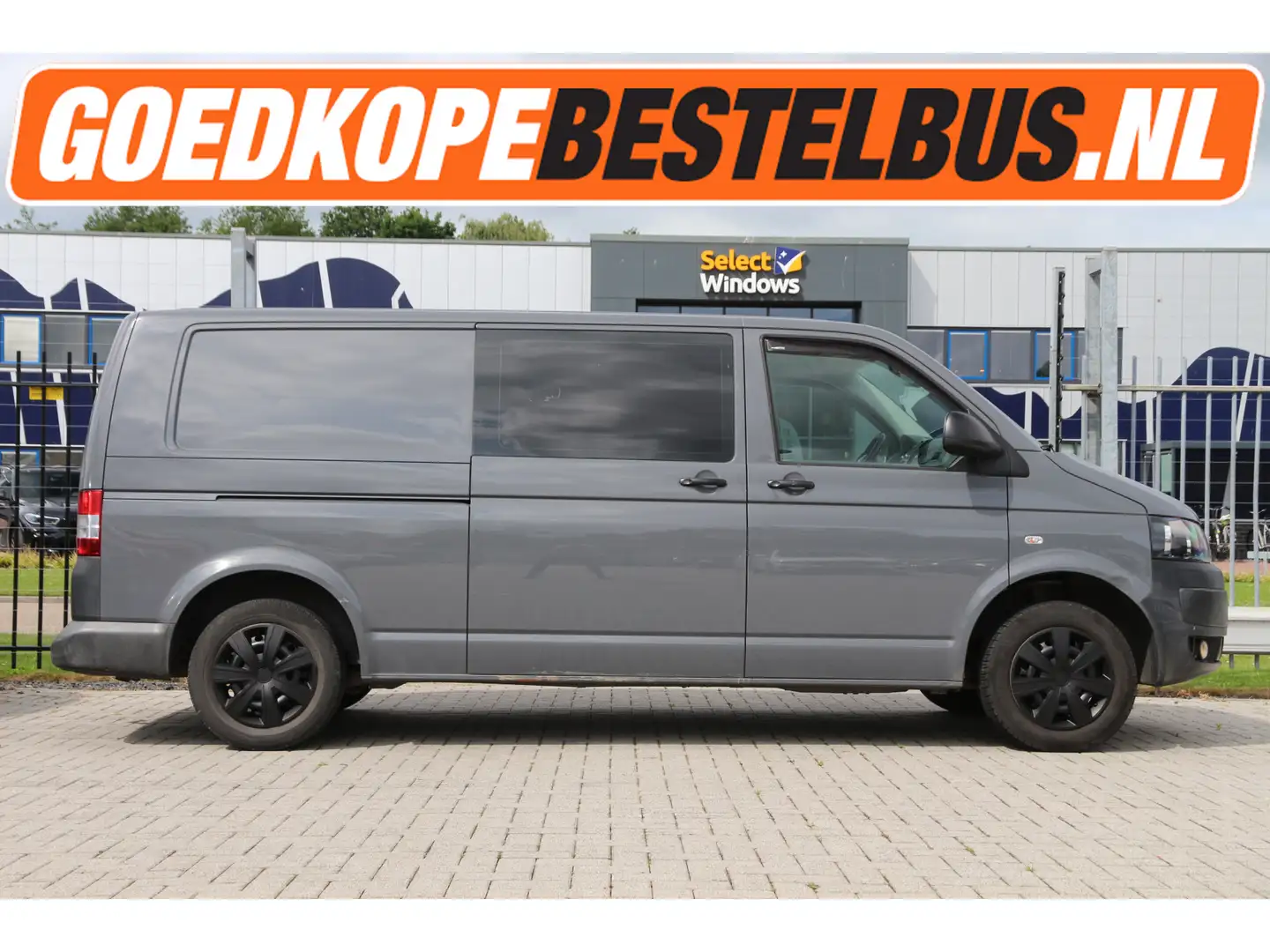 Volkswagen T5 Transporter 2.0 TDI 115PK * L2H1 * Trekhaak * Cruise * Airco.. Grijs - 1