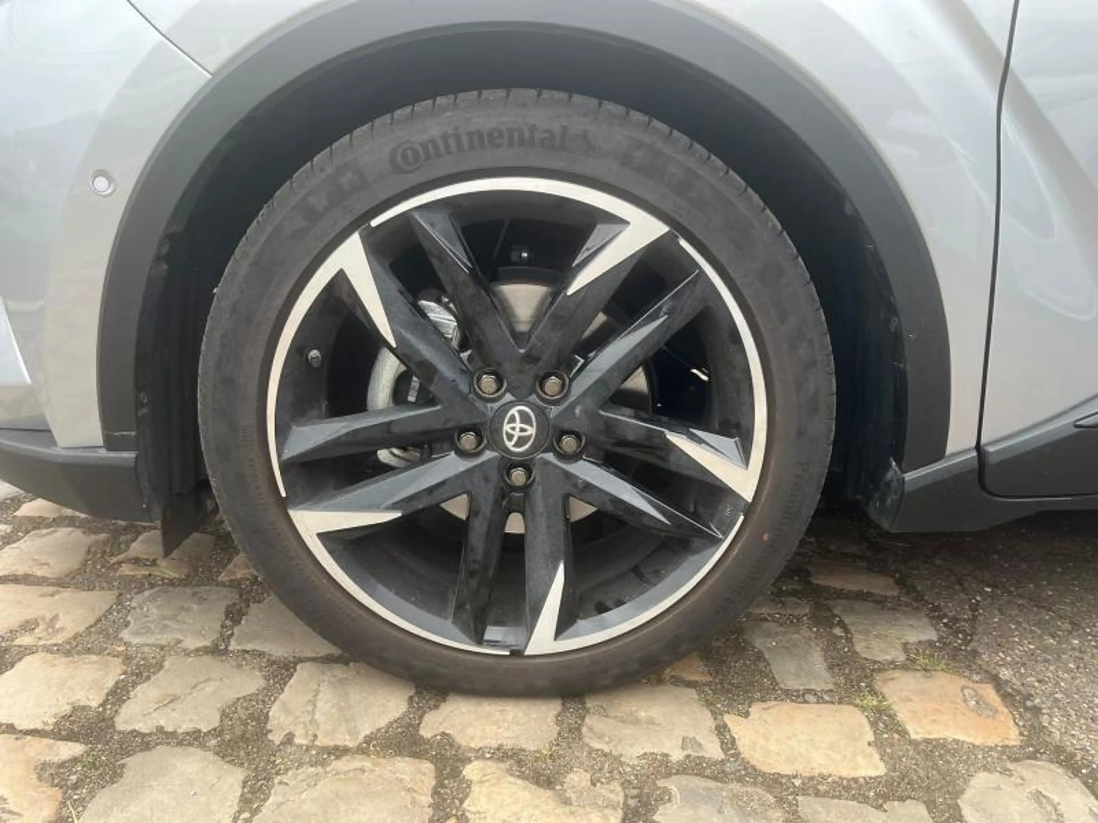 Toyota C-HR GR Sport — photo 3