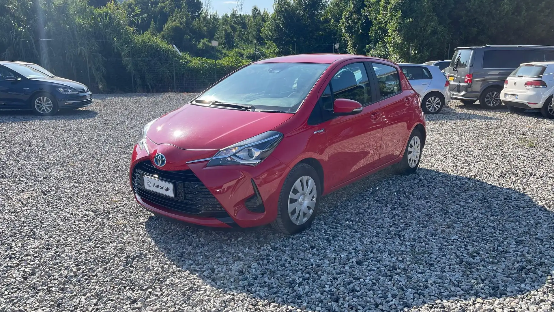 Toyota Yaris 1.5 Hybrid 5 porte Active Rosso - 1